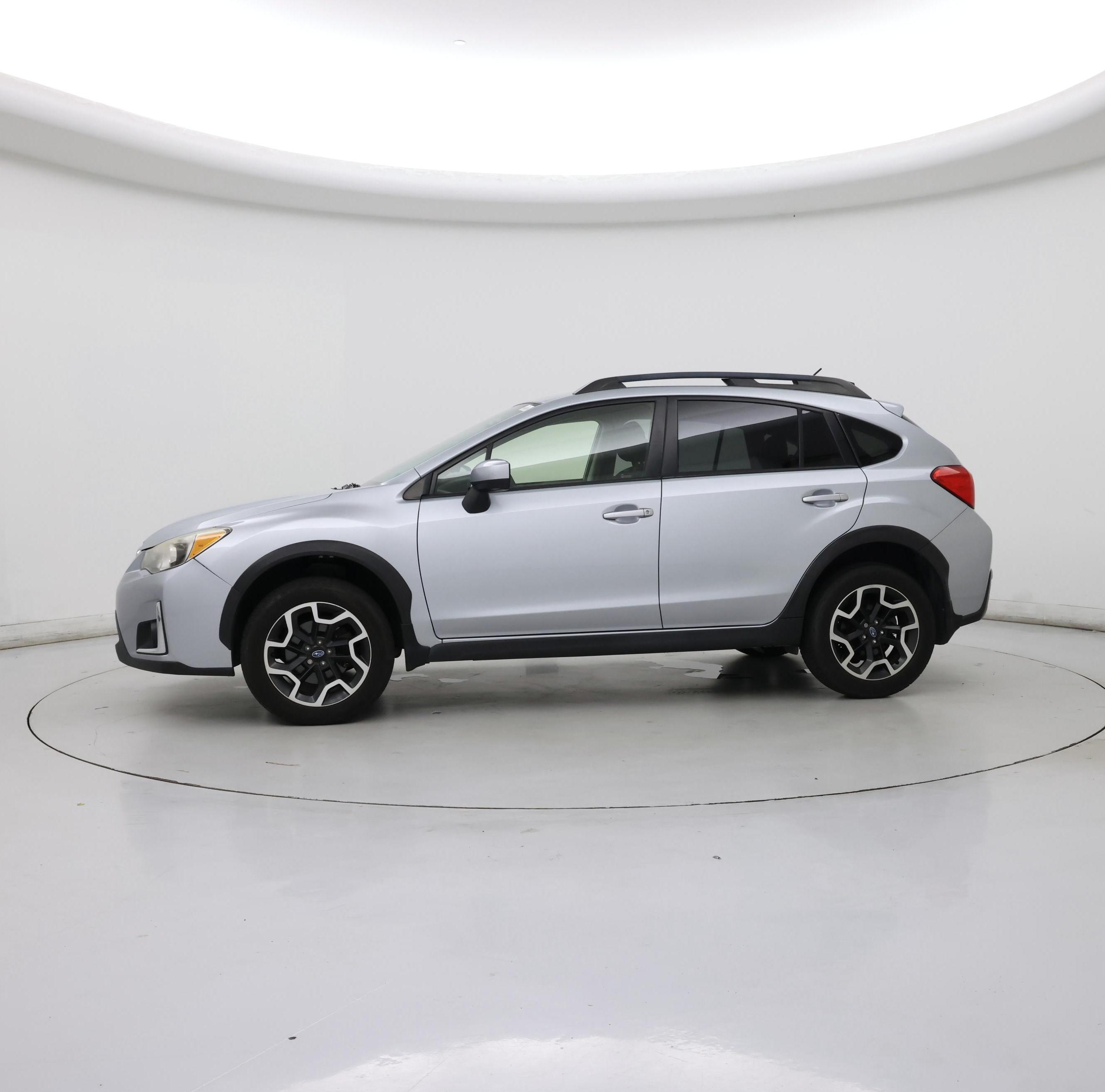 Thumbnail: 2017 Subaru Crosstrek - 3