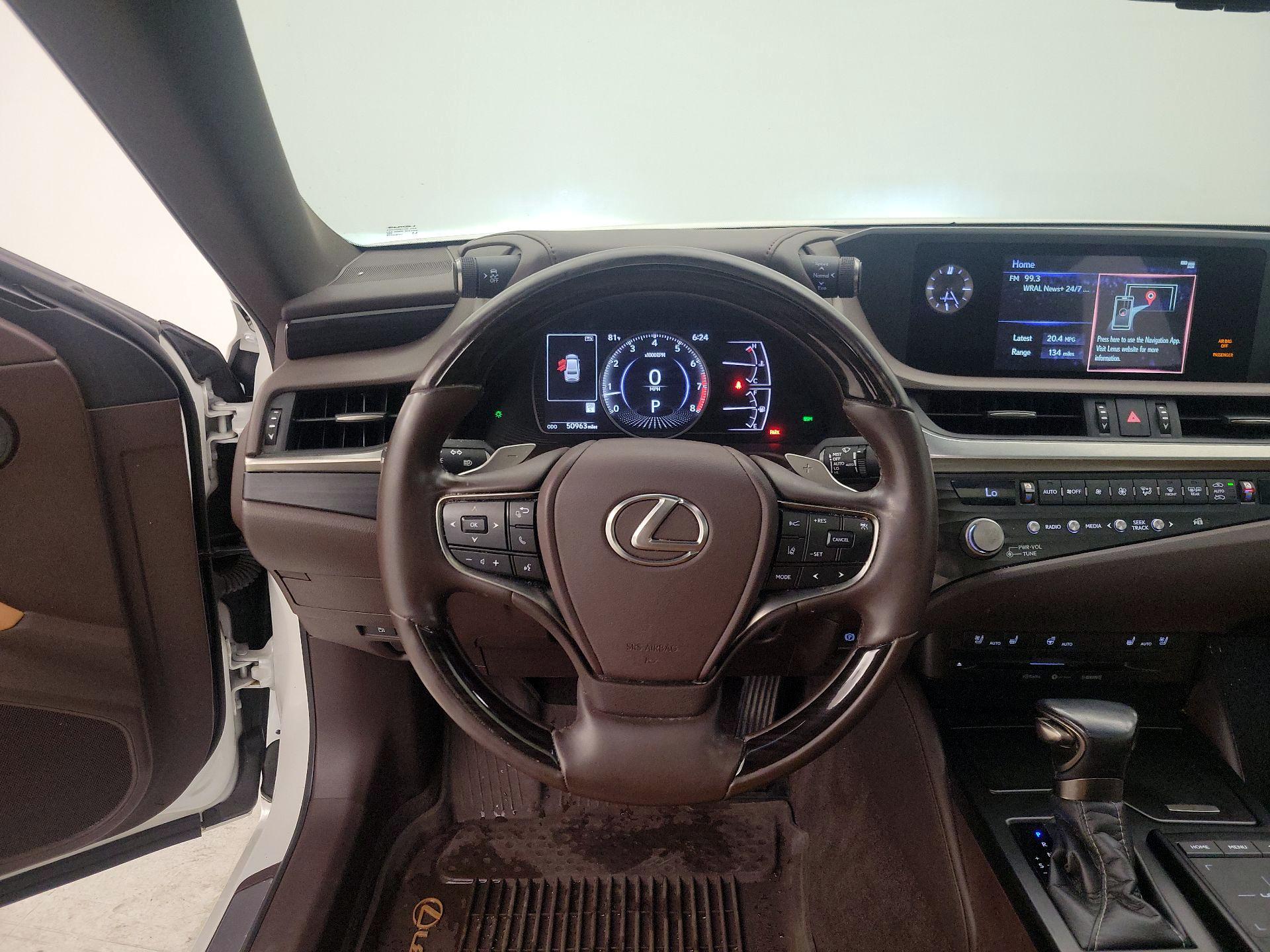 Thumbnail: 2021 Lexus ES - 10