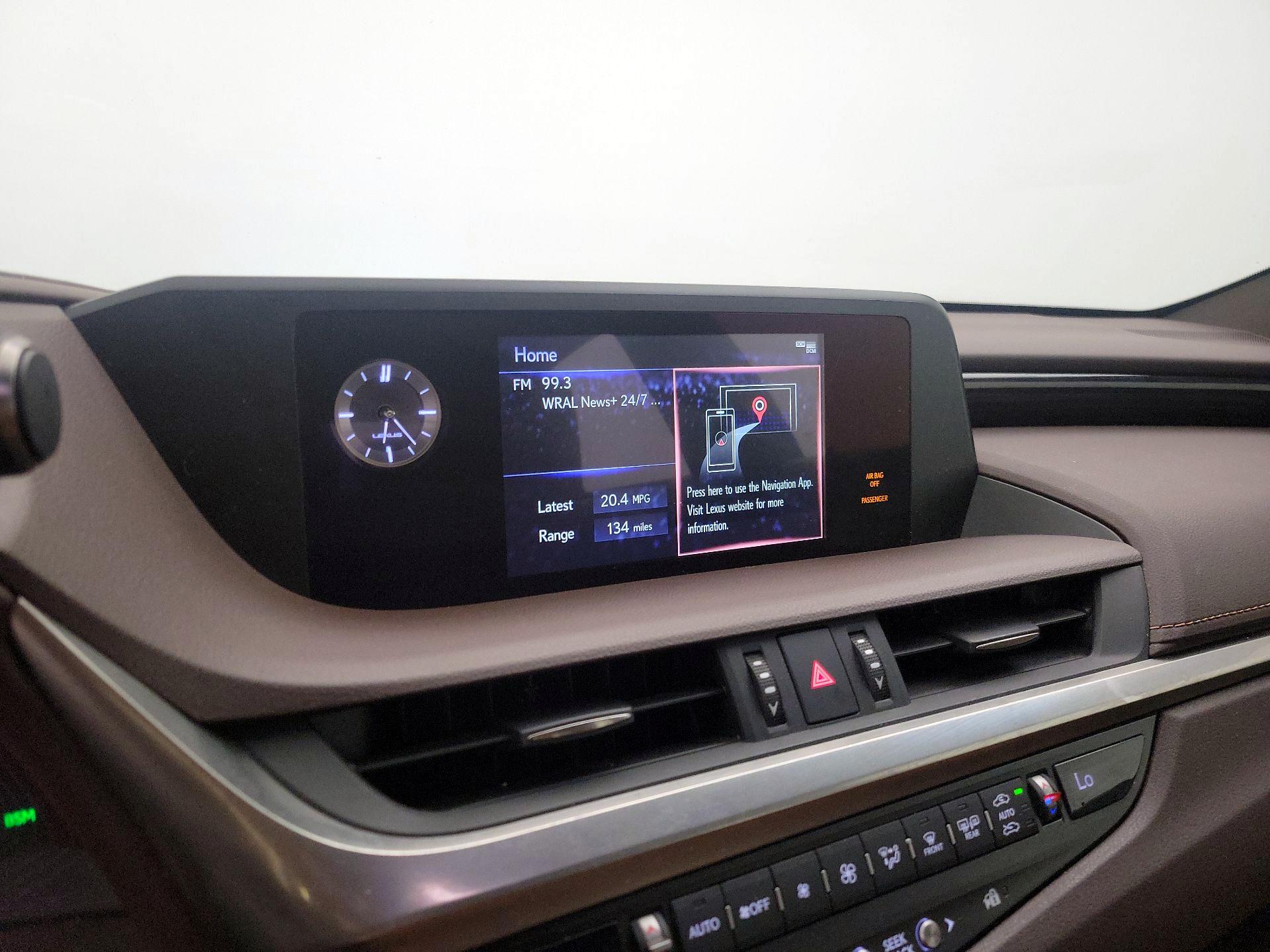 Thumbnail: 2021 Lexus ES - 15