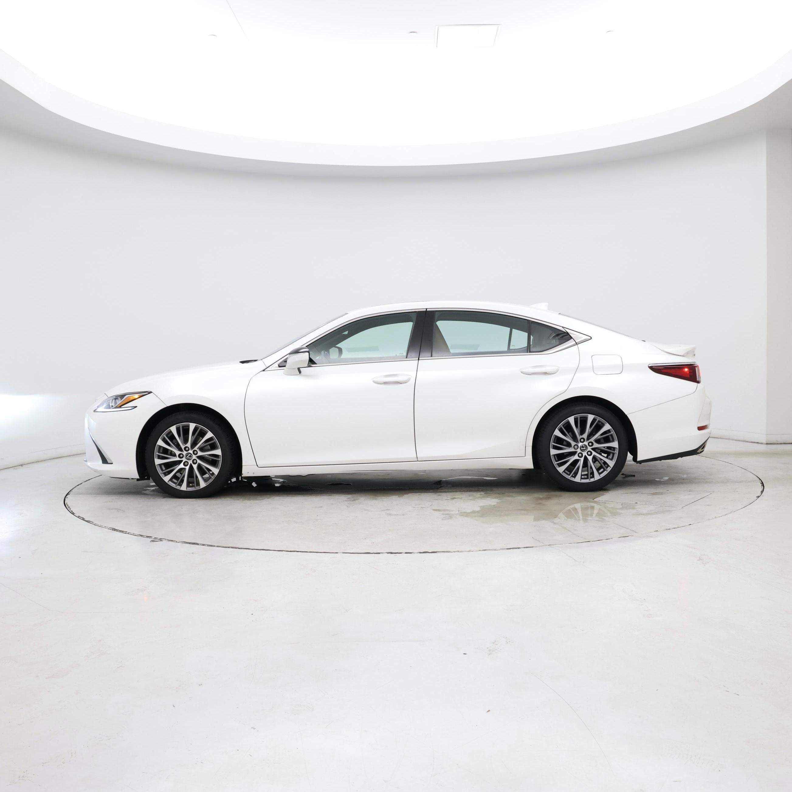 Thumbnail: 2021 Lexus ES - 3