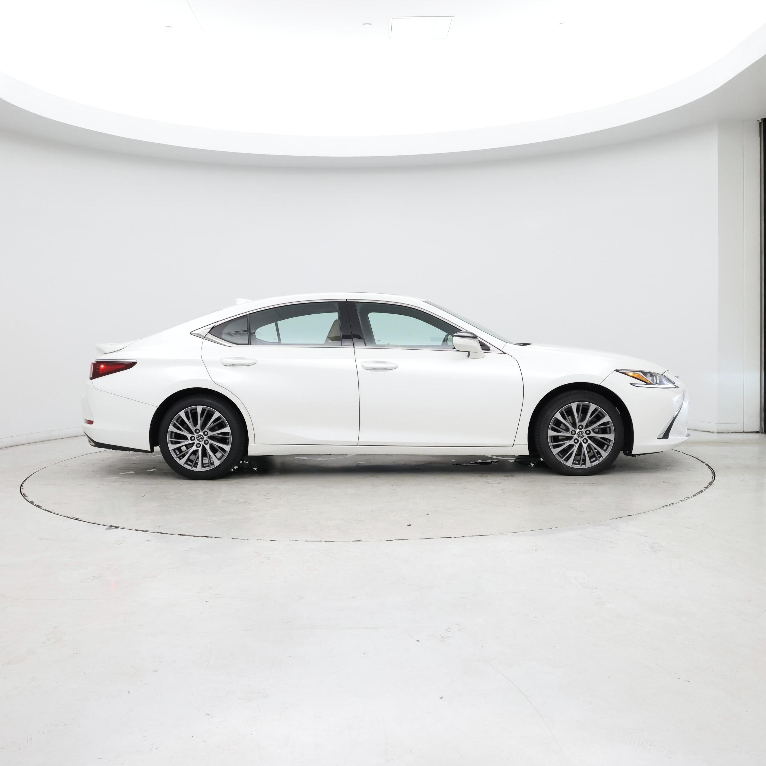 Thumbnail: 2021 Lexus ES - 7