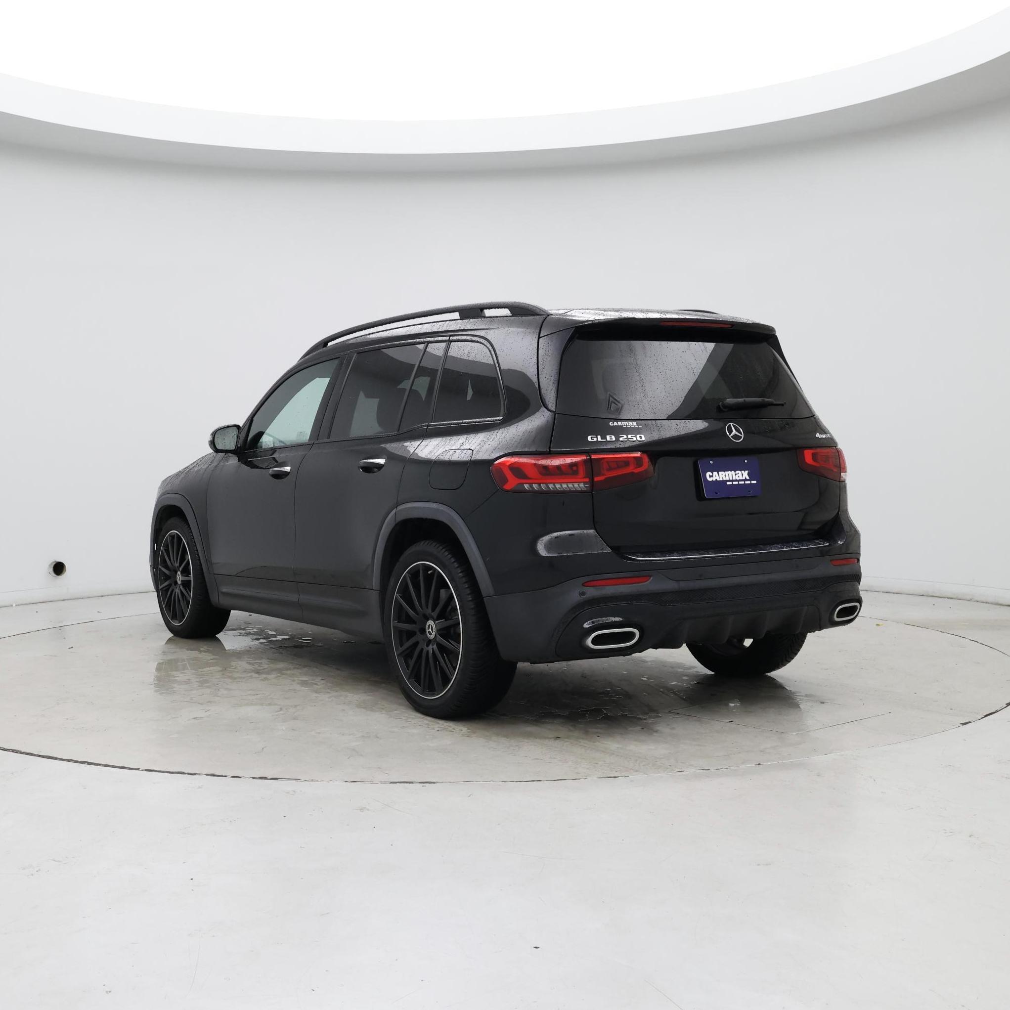 Thumbnail: 2021 Mercedes-Benz GLB - 2