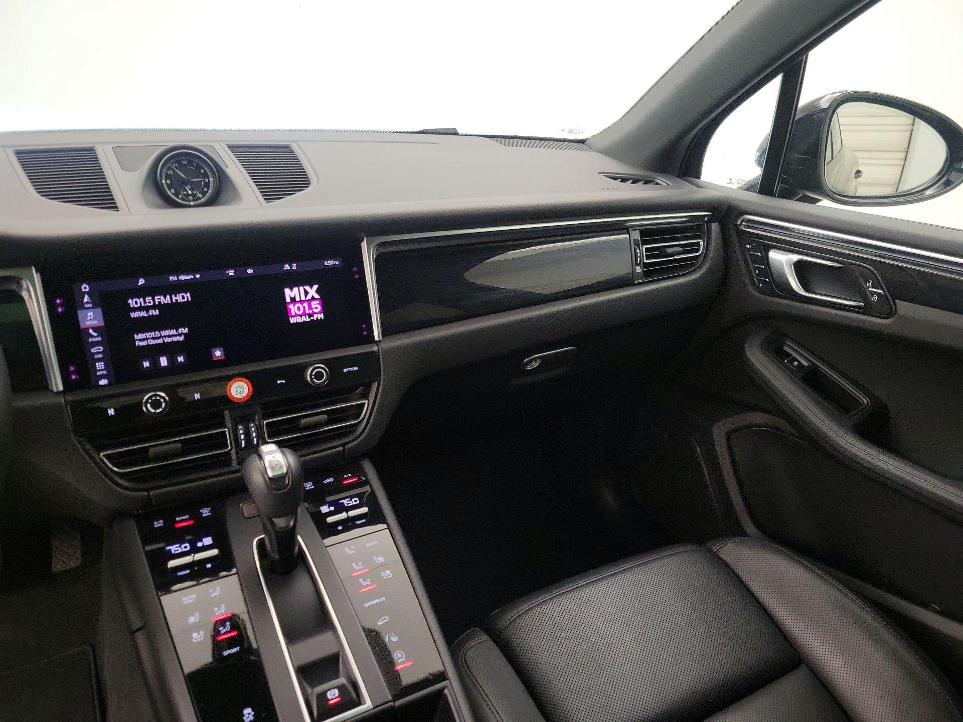 Thumbnail: 2022 Porsche Macan - 9