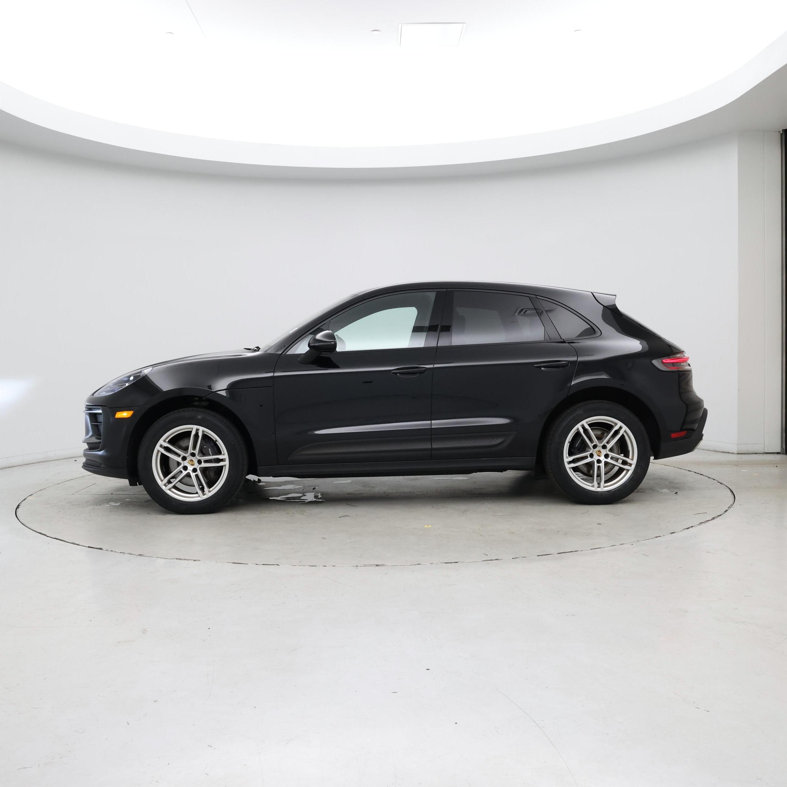 Thumbnail: 2022 Porsche Macan - 3