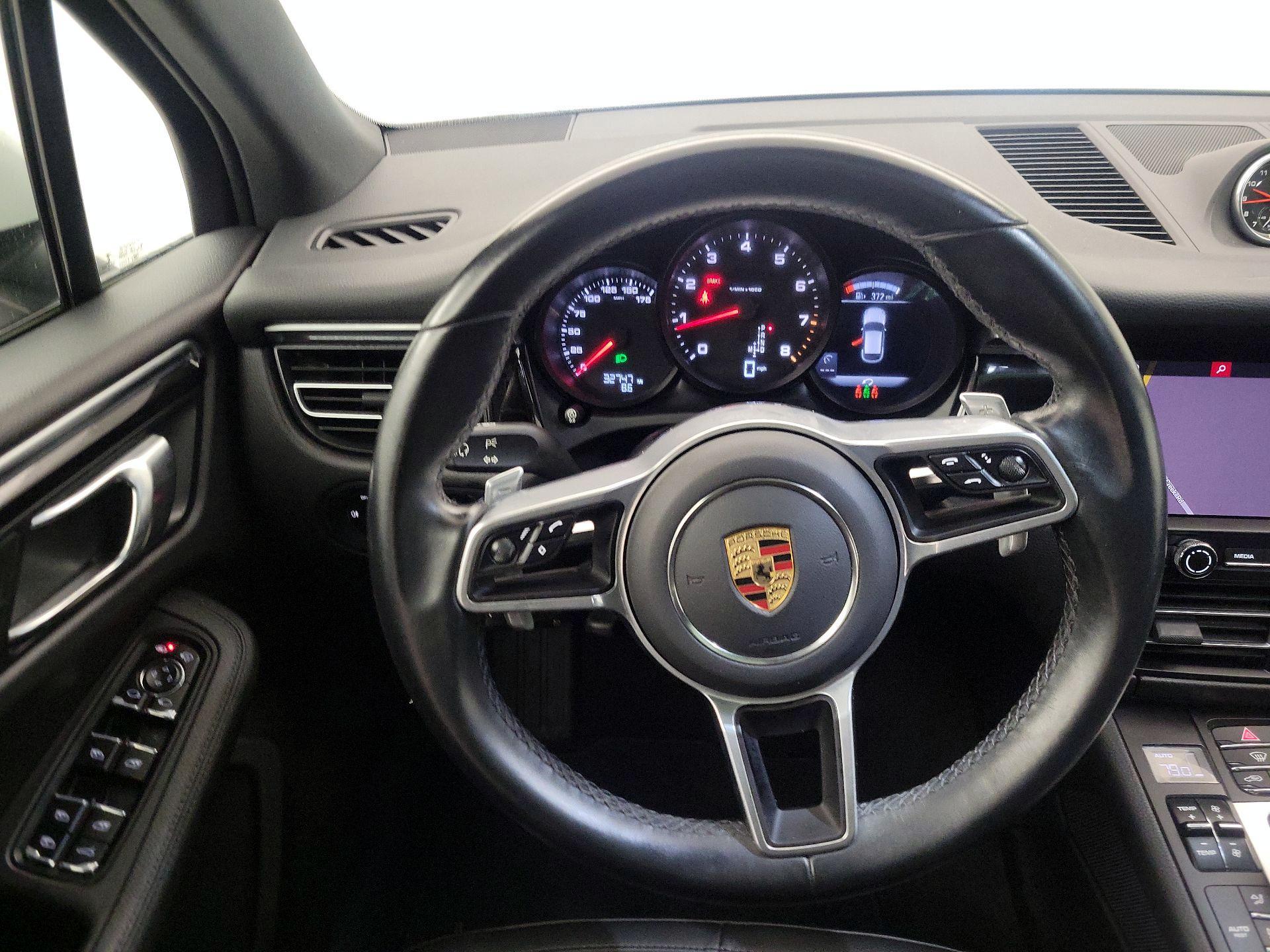 Thumbnail: 2021 Porsche Macan - 10