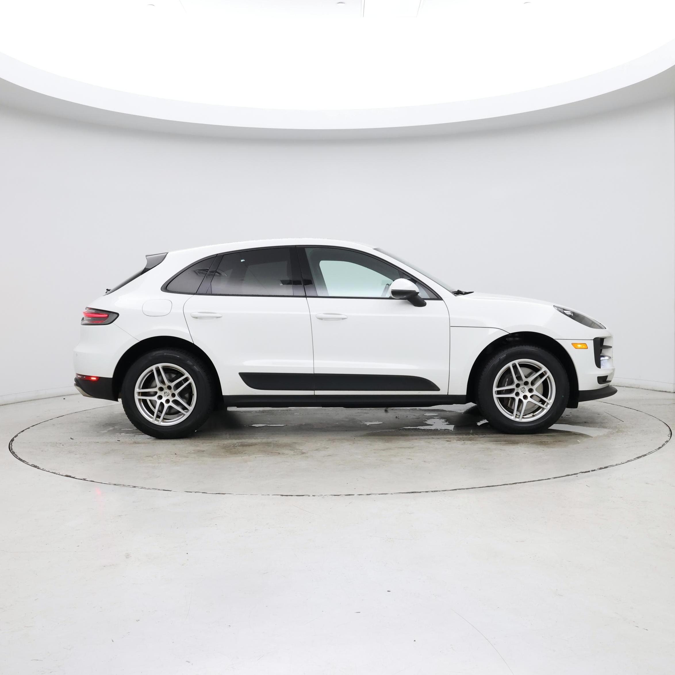 Thumbnail: 2021 Porsche Macan - 7