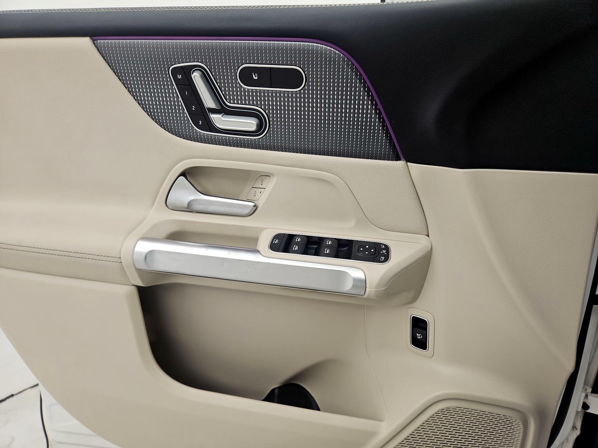 Thumbnail: 2021 Mercedes-Benz GLB - 12