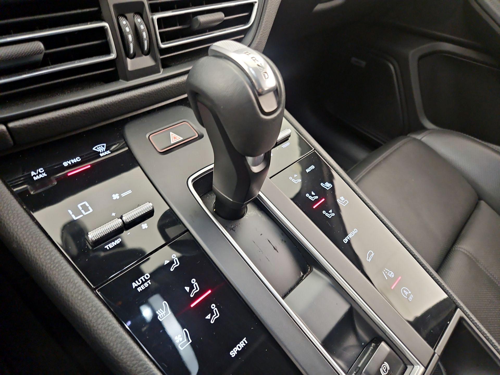 Thumbnail: 2022 Porsche Macan - 17