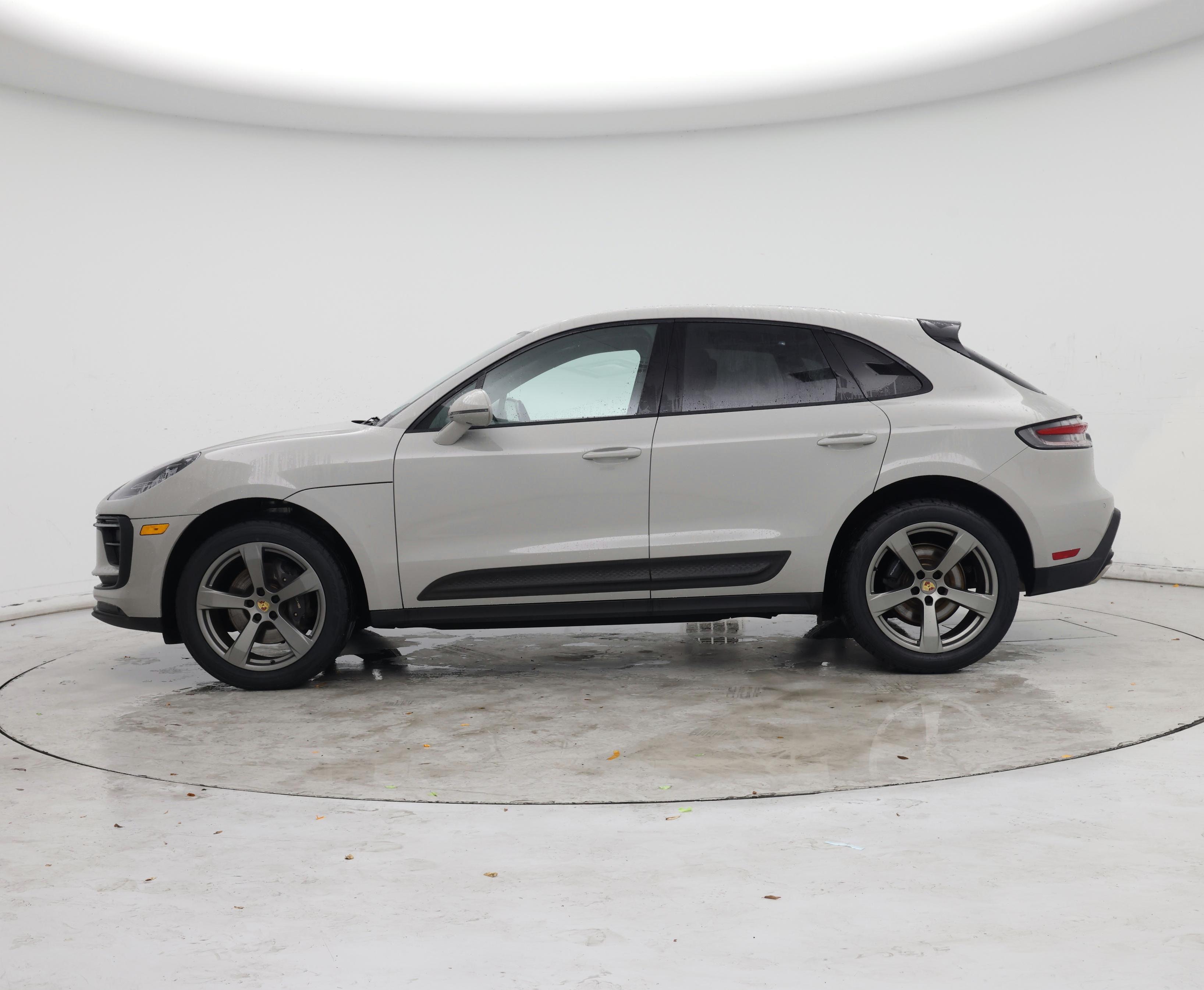 Thumbnail: 2022 Porsche Macan - 3