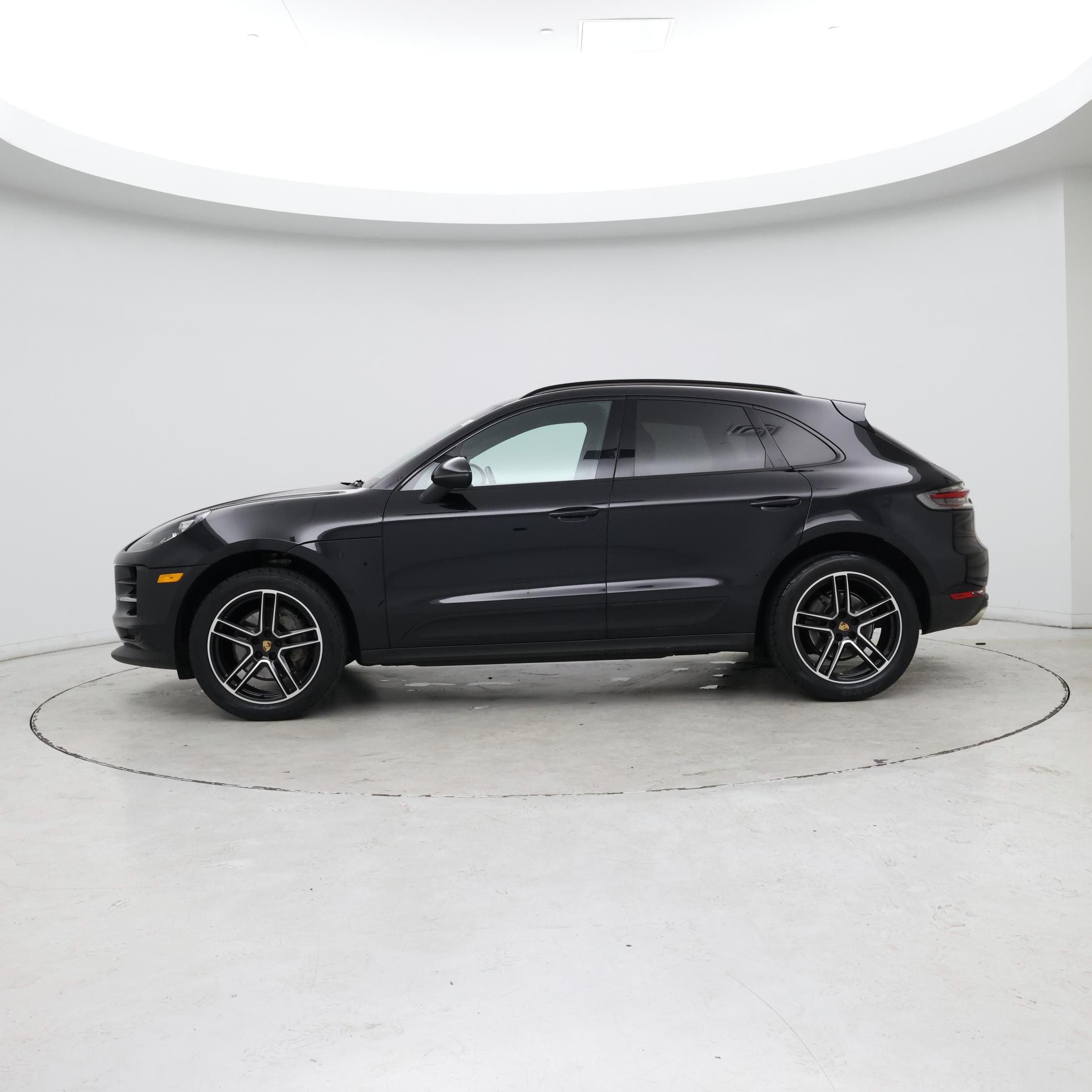 Thumbnail: 2021 Porsche Macan - 3