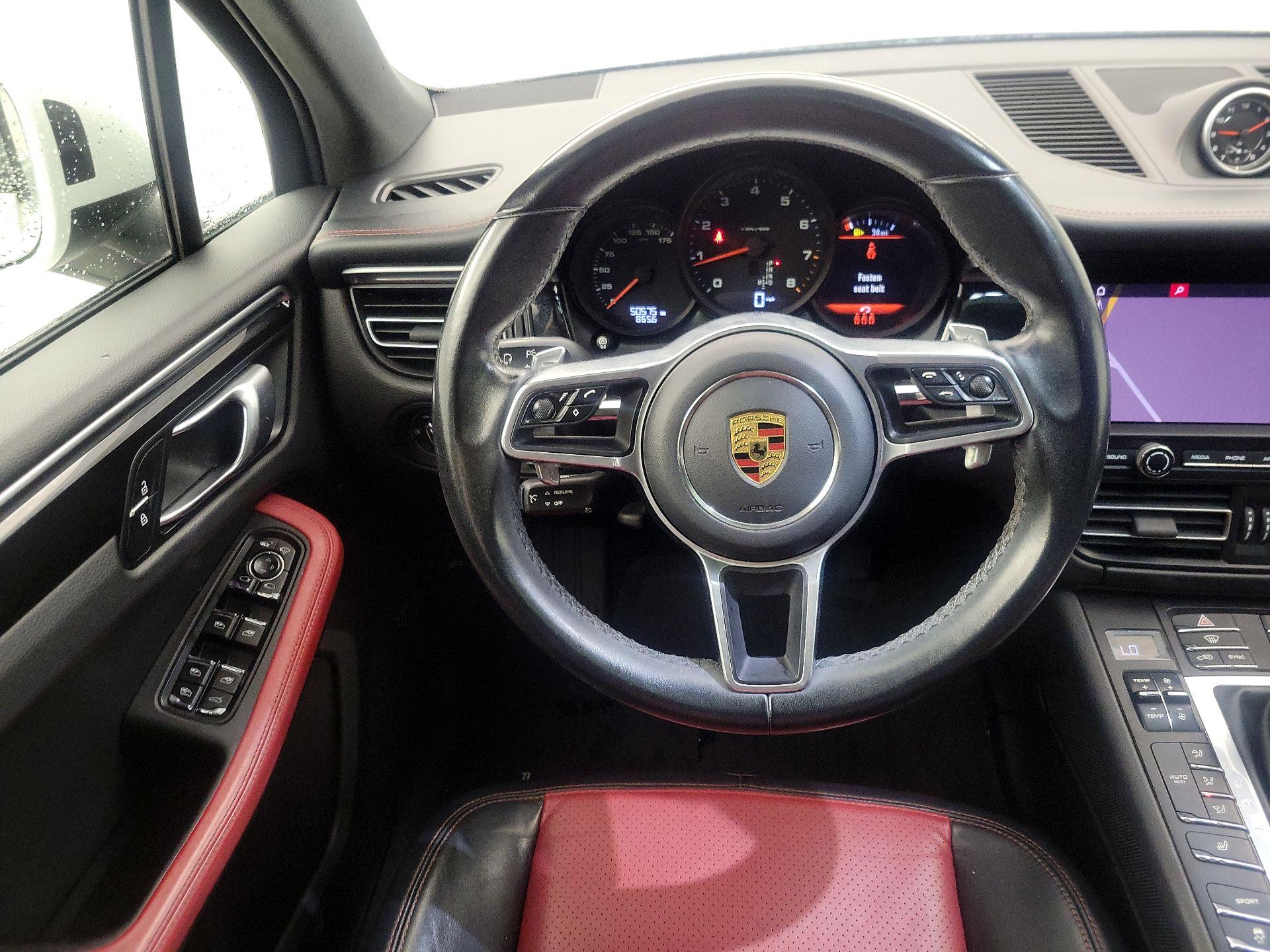 Thumbnail: 2021 Porsche Macan - 10