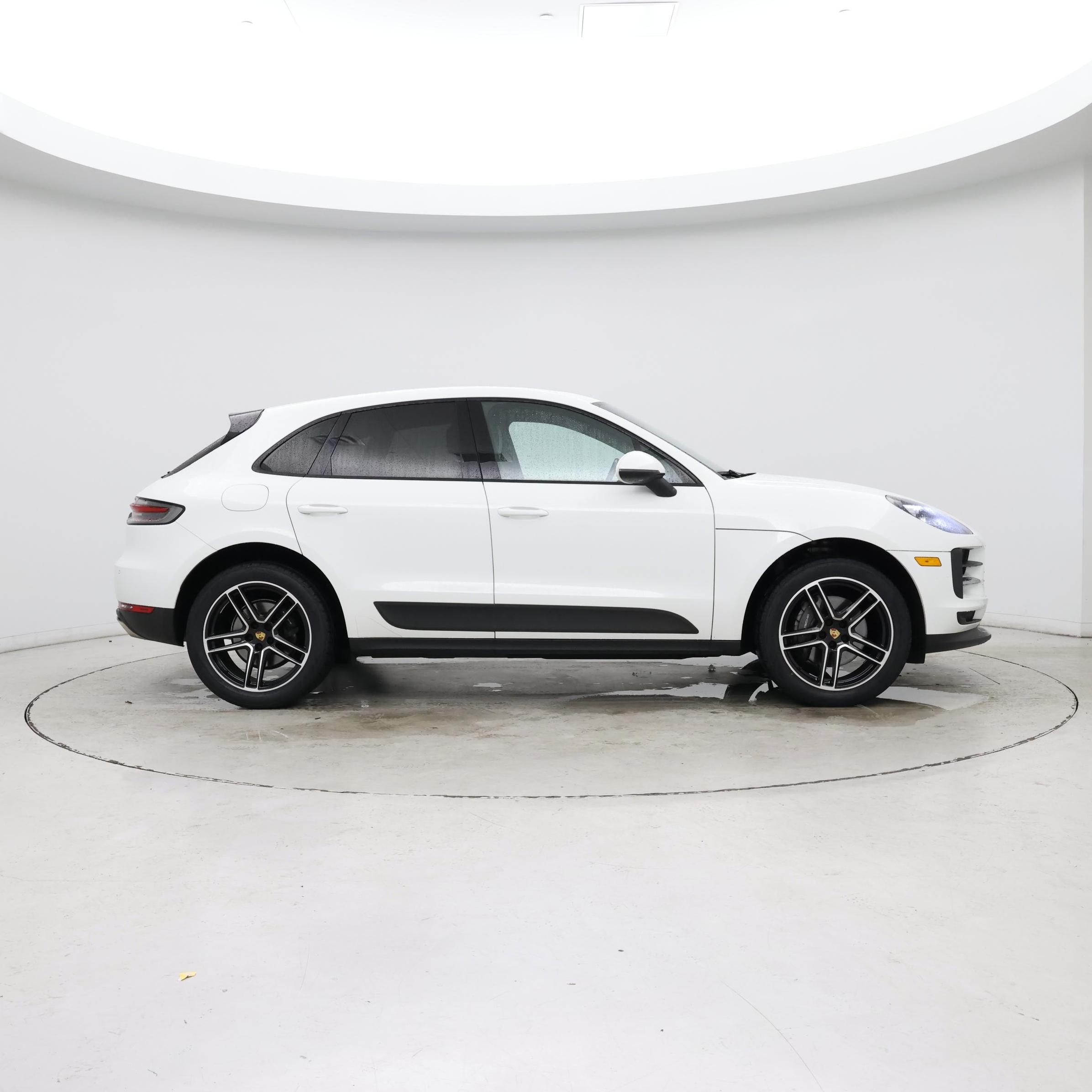 Thumbnail: 2021 Porsche Macan - 7