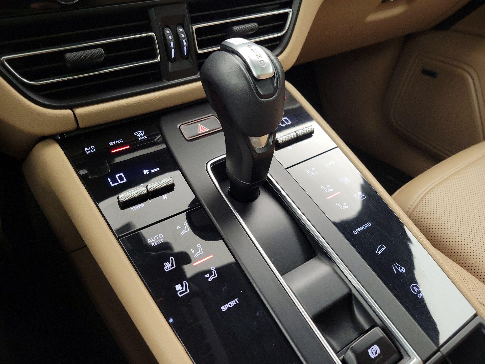 Thumbnail: 2022 Porsche Macan - 17