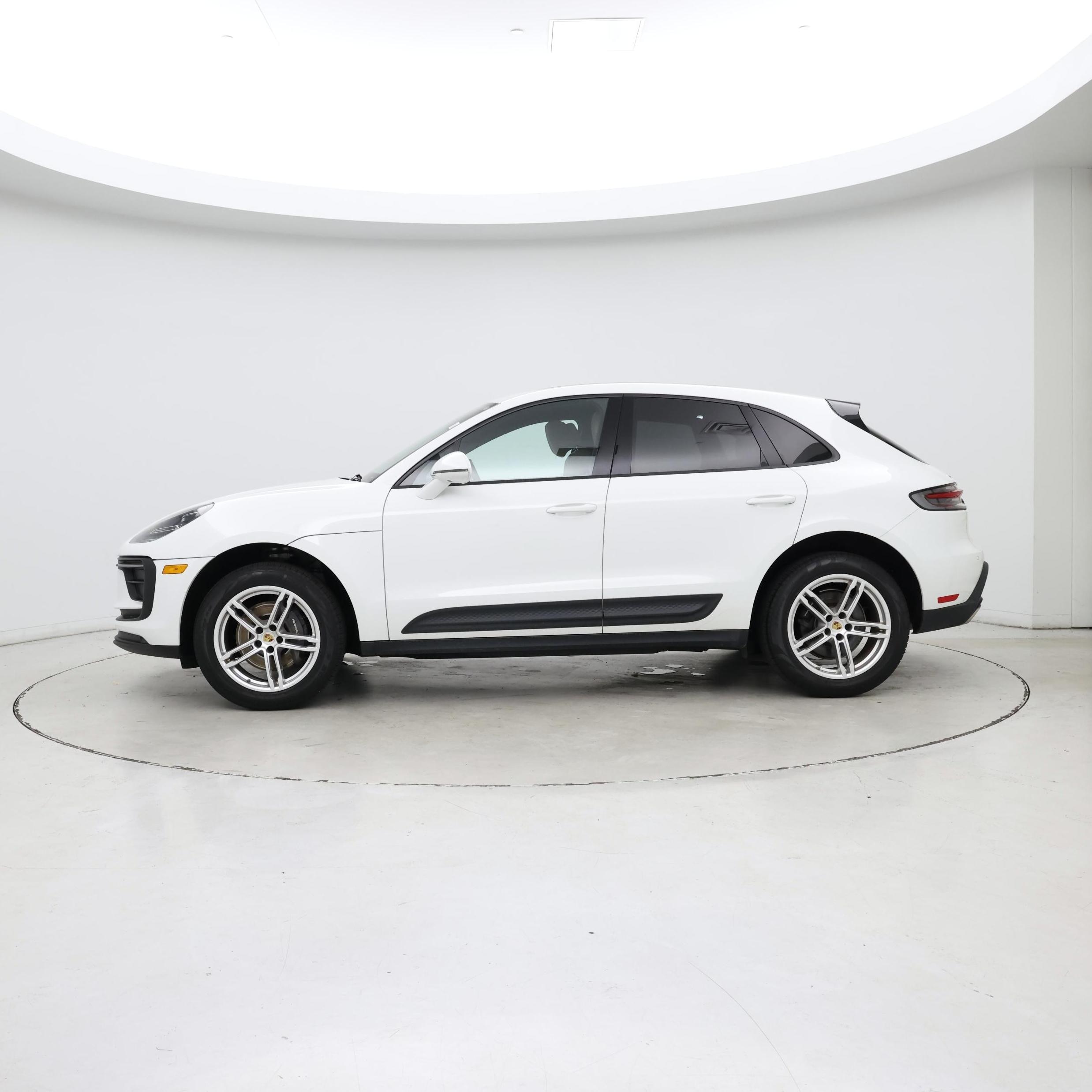 Thumbnail: 2022 Porsche Macan - 3