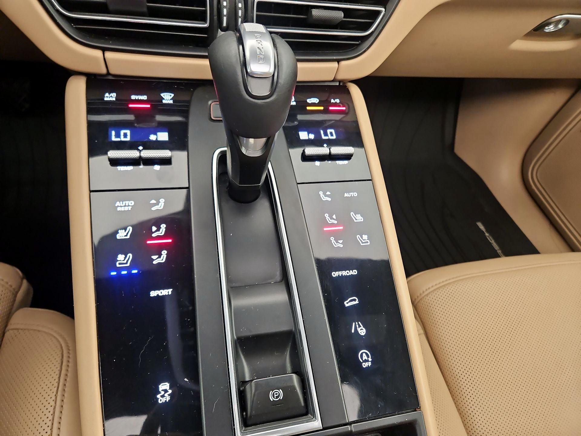 Thumbnail: 2022 Porsche Macan - 17