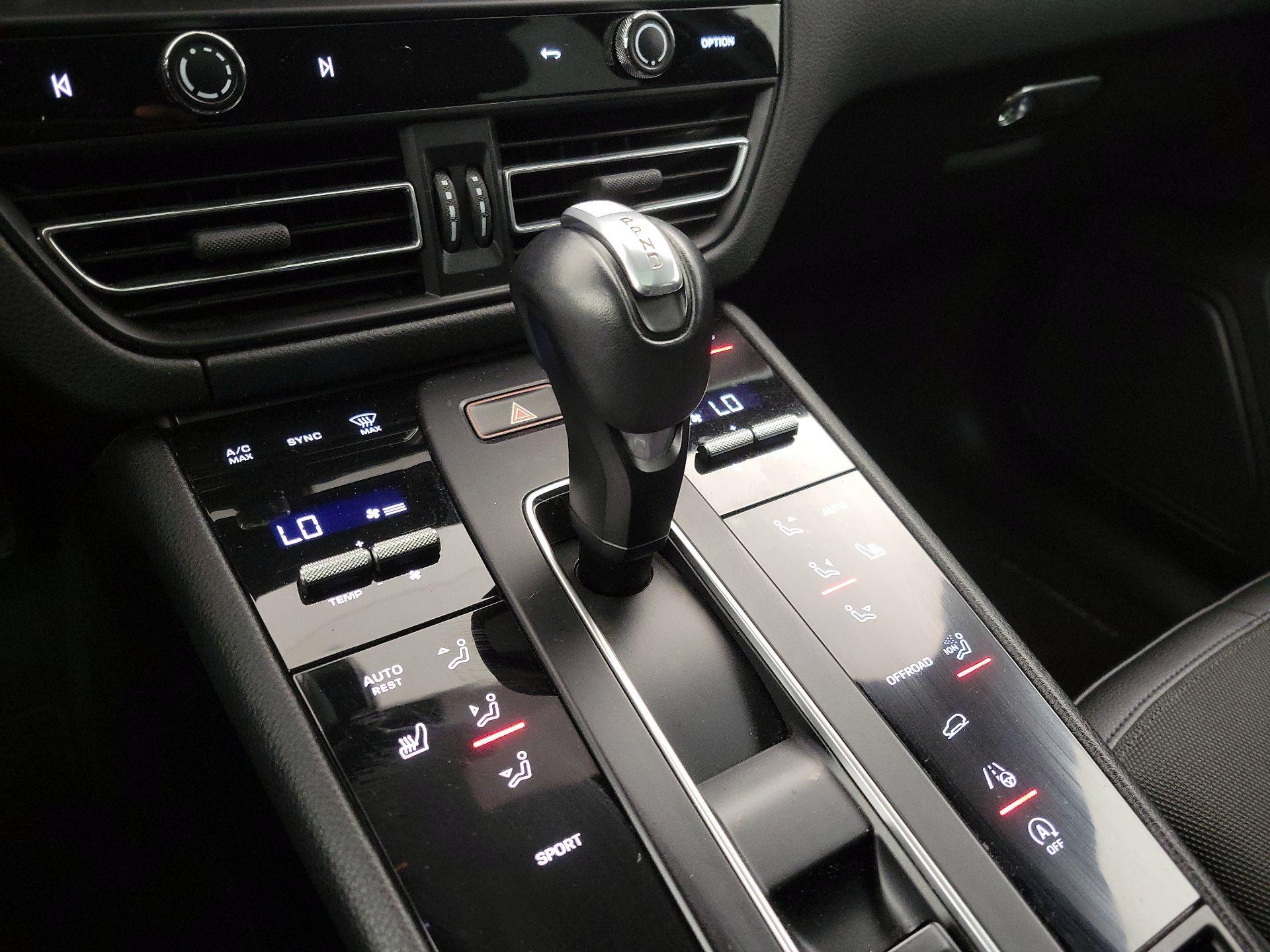 Thumbnail: 2022 Porsche Macan - 17