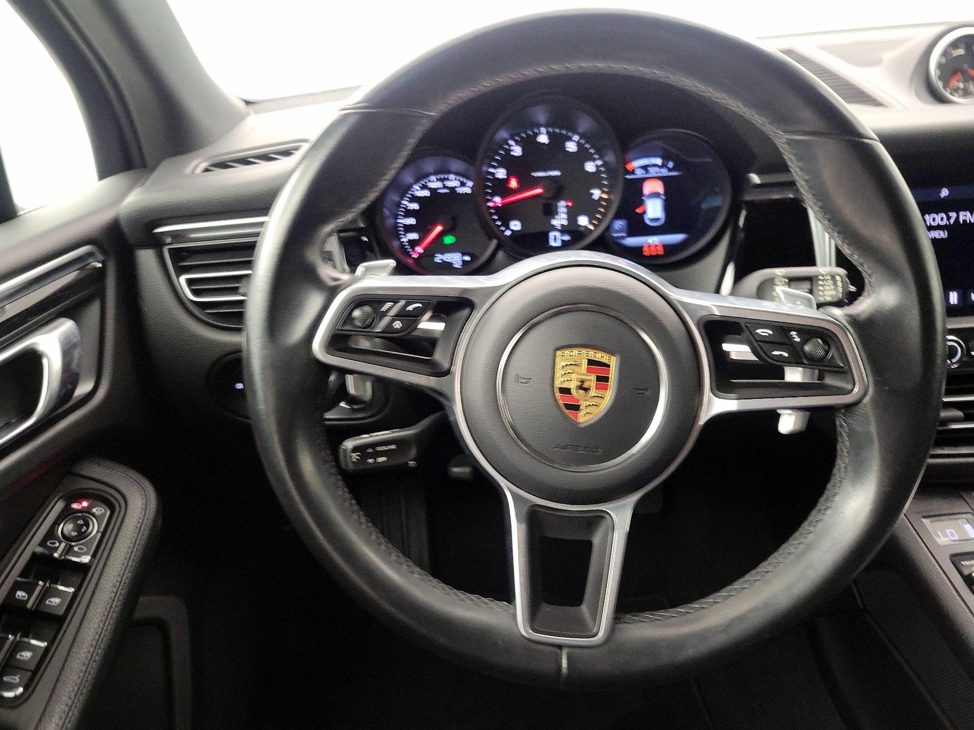 Thumbnail: 2021 Porsche Macan - 10