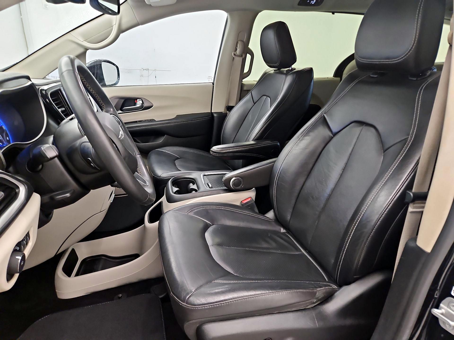 Thumbnail: 2022 Chrysler Pacifica - 11