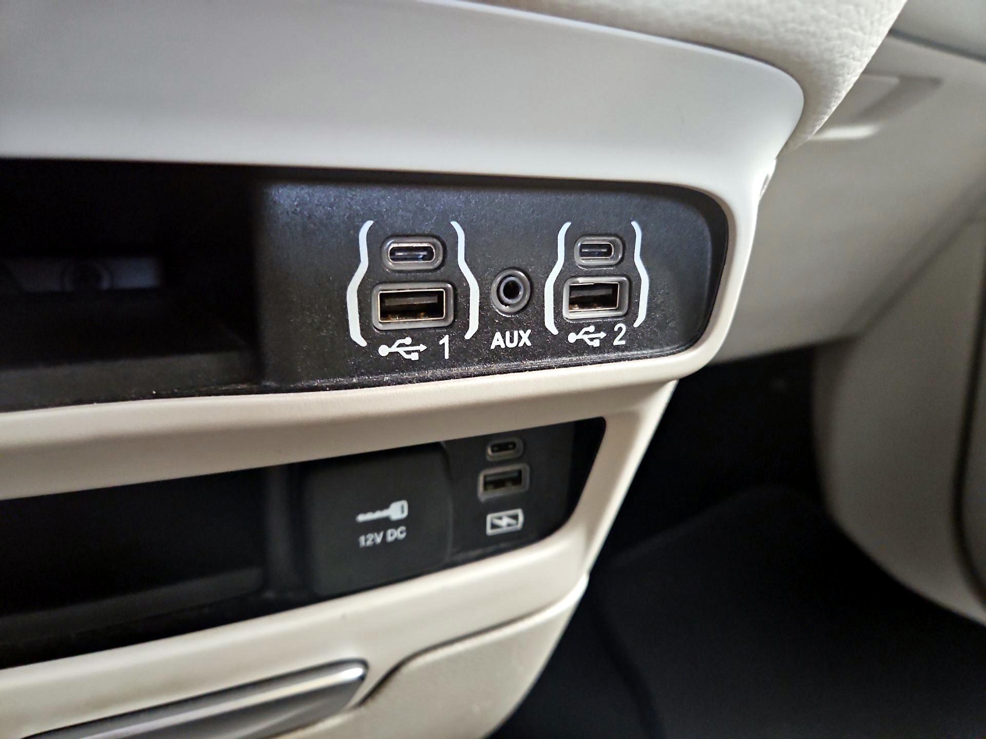 Thumbnail: 2022 Chrysler Pacifica - 18