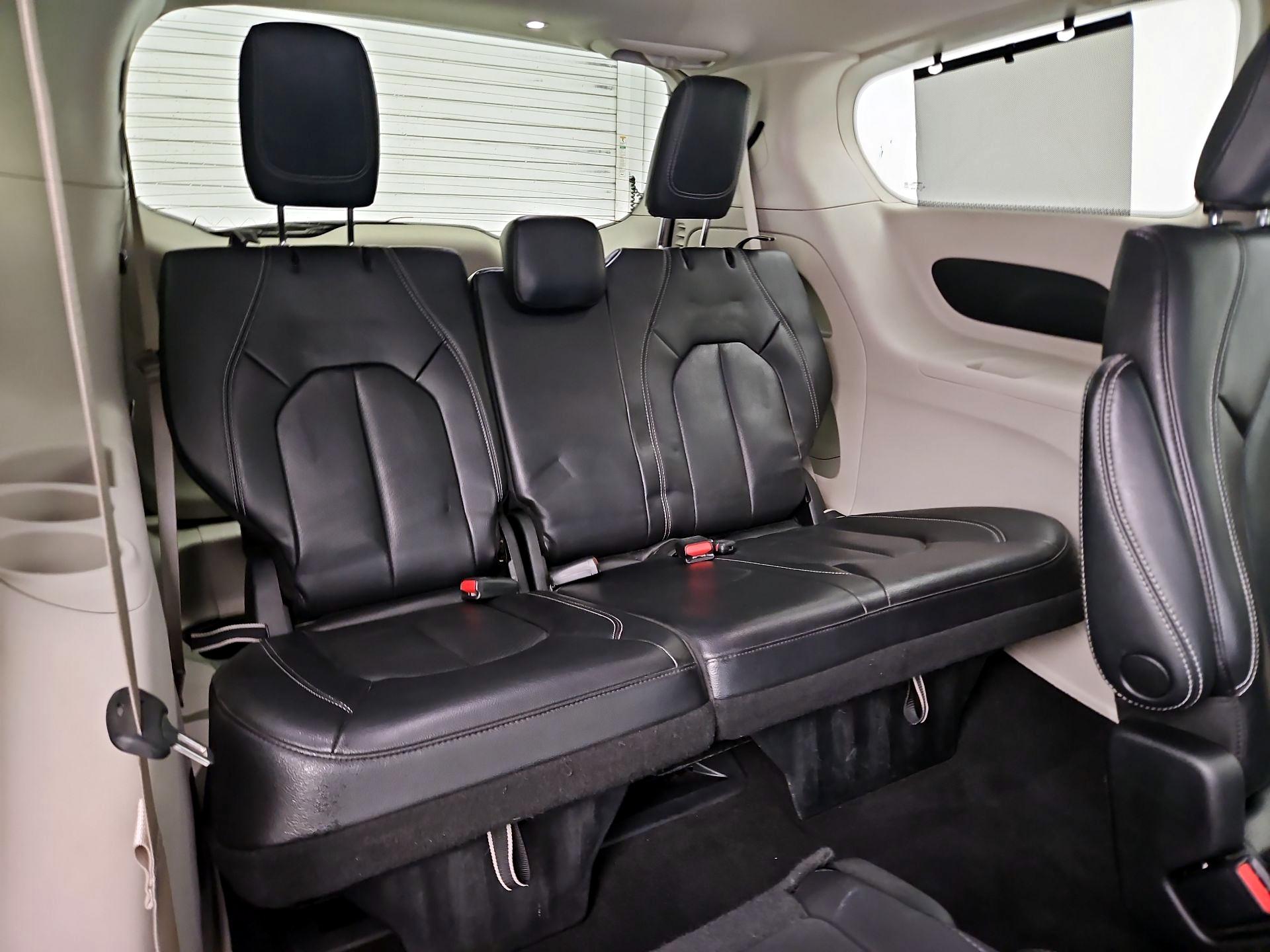 Thumbnail: 2022 Chrysler Pacifica - 20