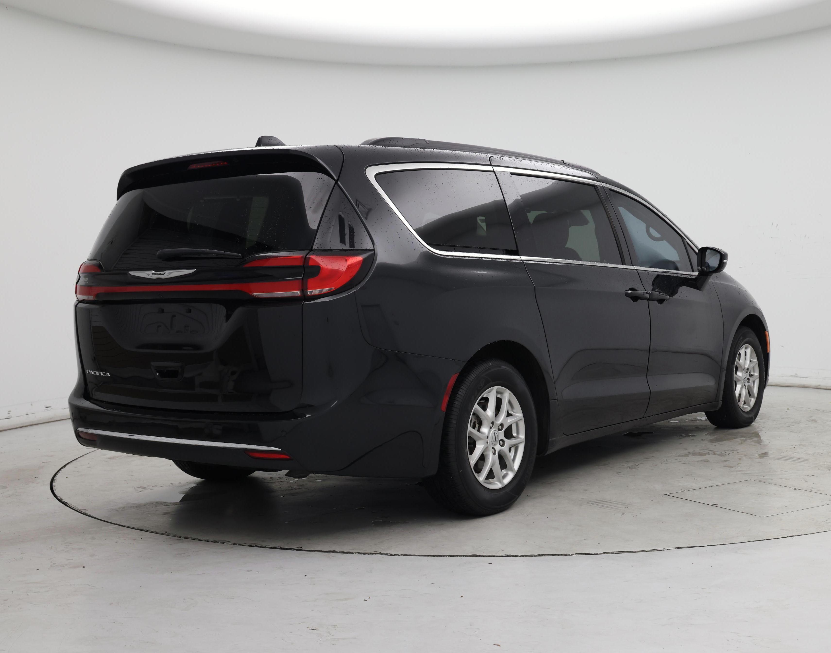 Thumbnail: 2022 Chrysler Pacifica - 8