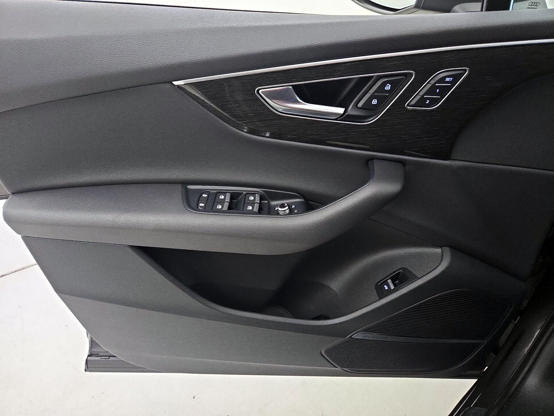 Thumbnail: 2021 Audi Q7 - 12