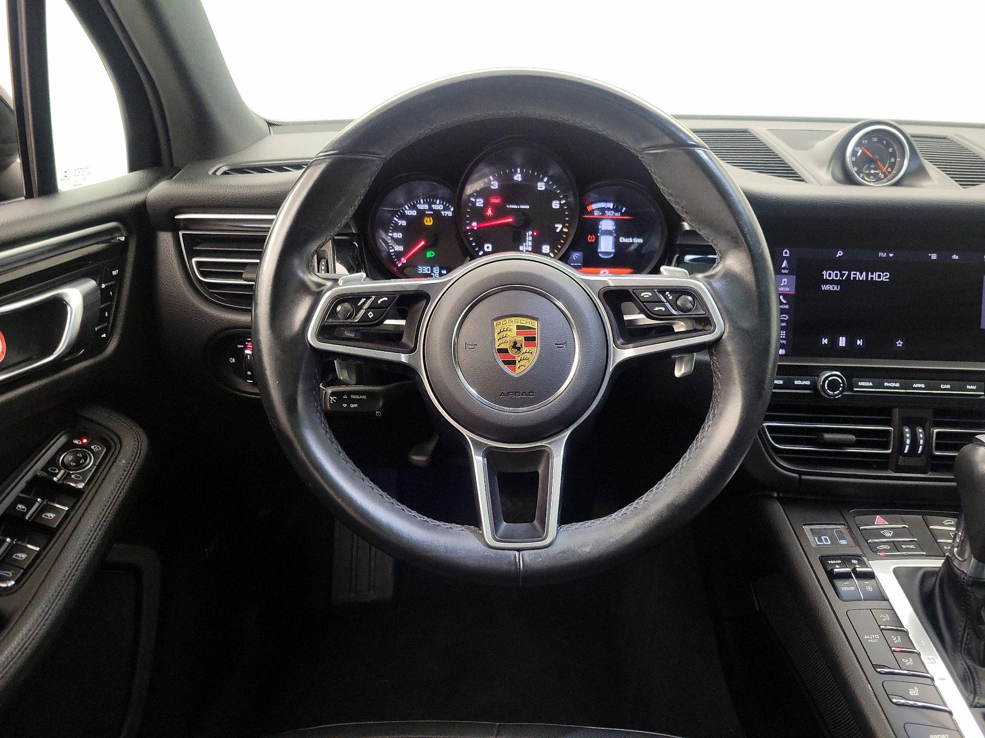 Thumbnail: 2021 Porsche Macan - 10