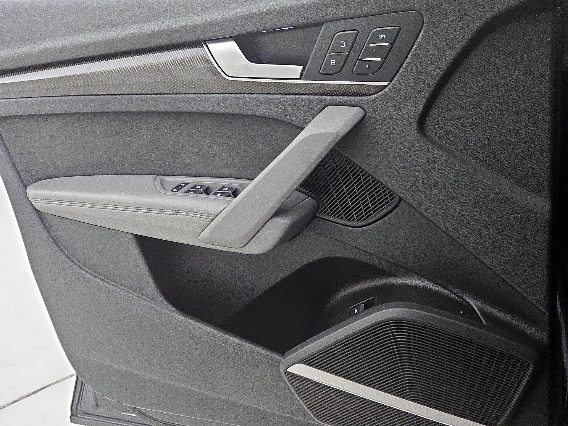 Thumbnail: 2022 Audi SQ5 - 12