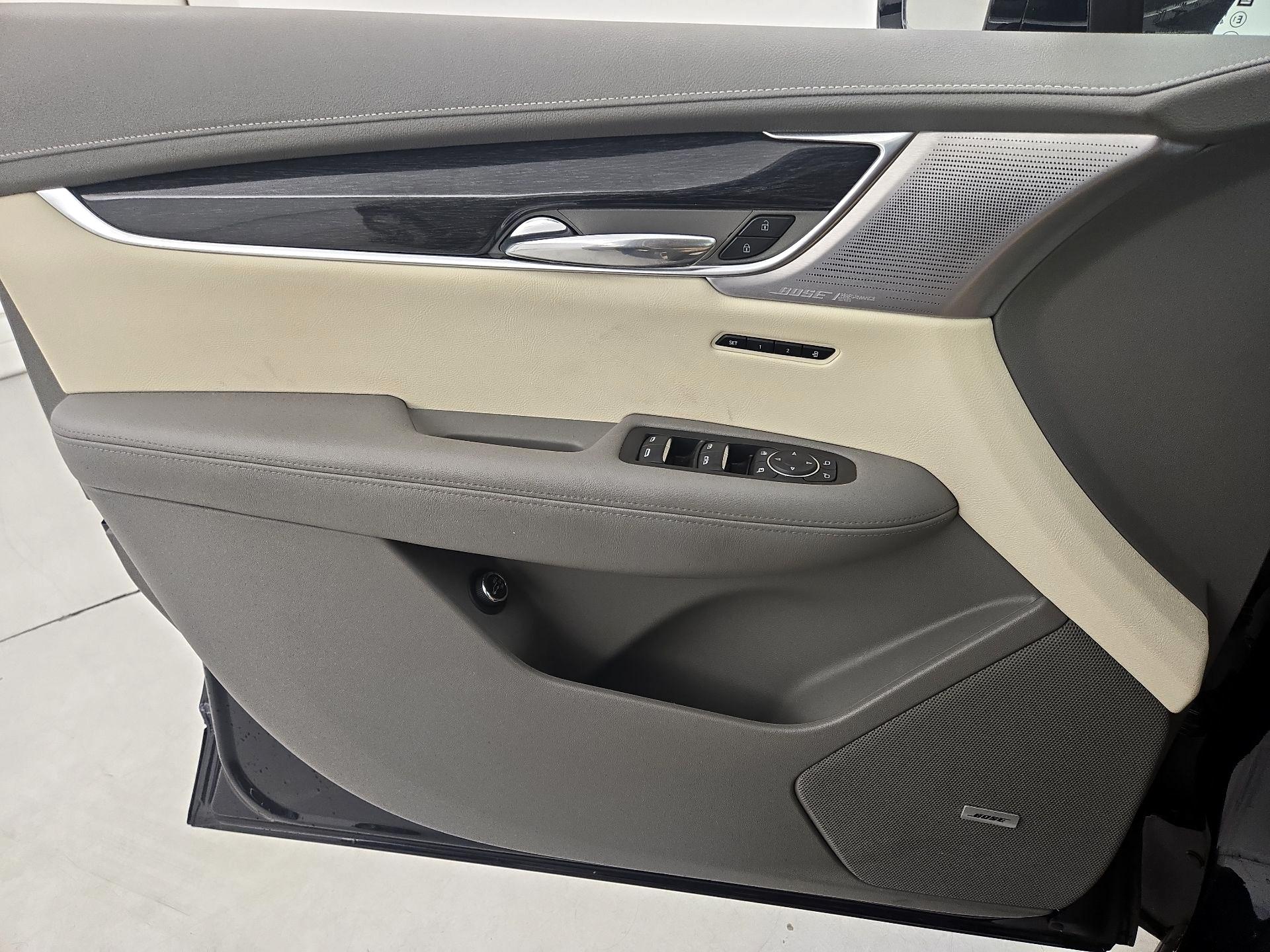 Thumbnail: 2022 Cadillac XT6 - 12