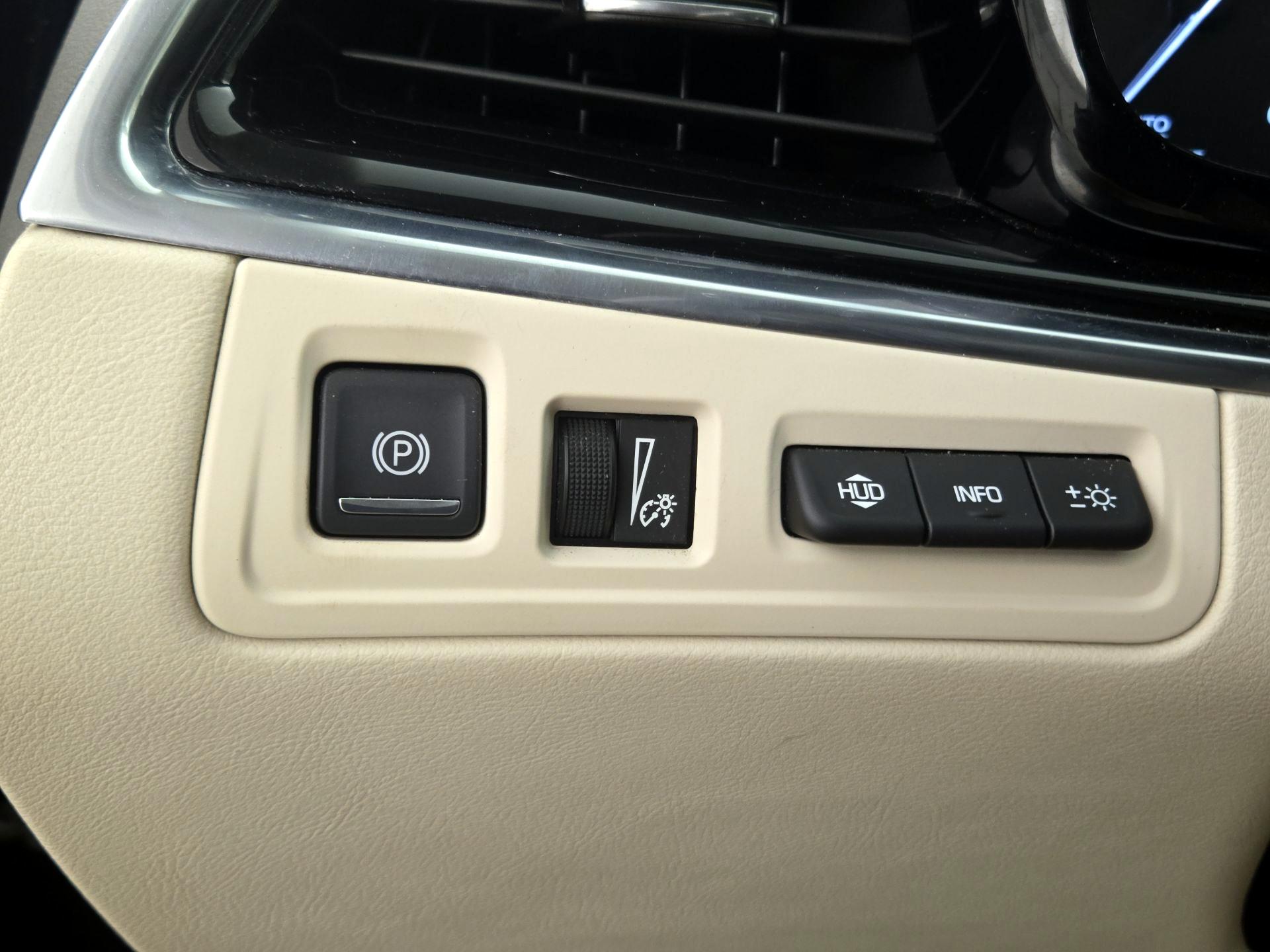 Thumbnail: 2022 Cadillac XT6 - 13