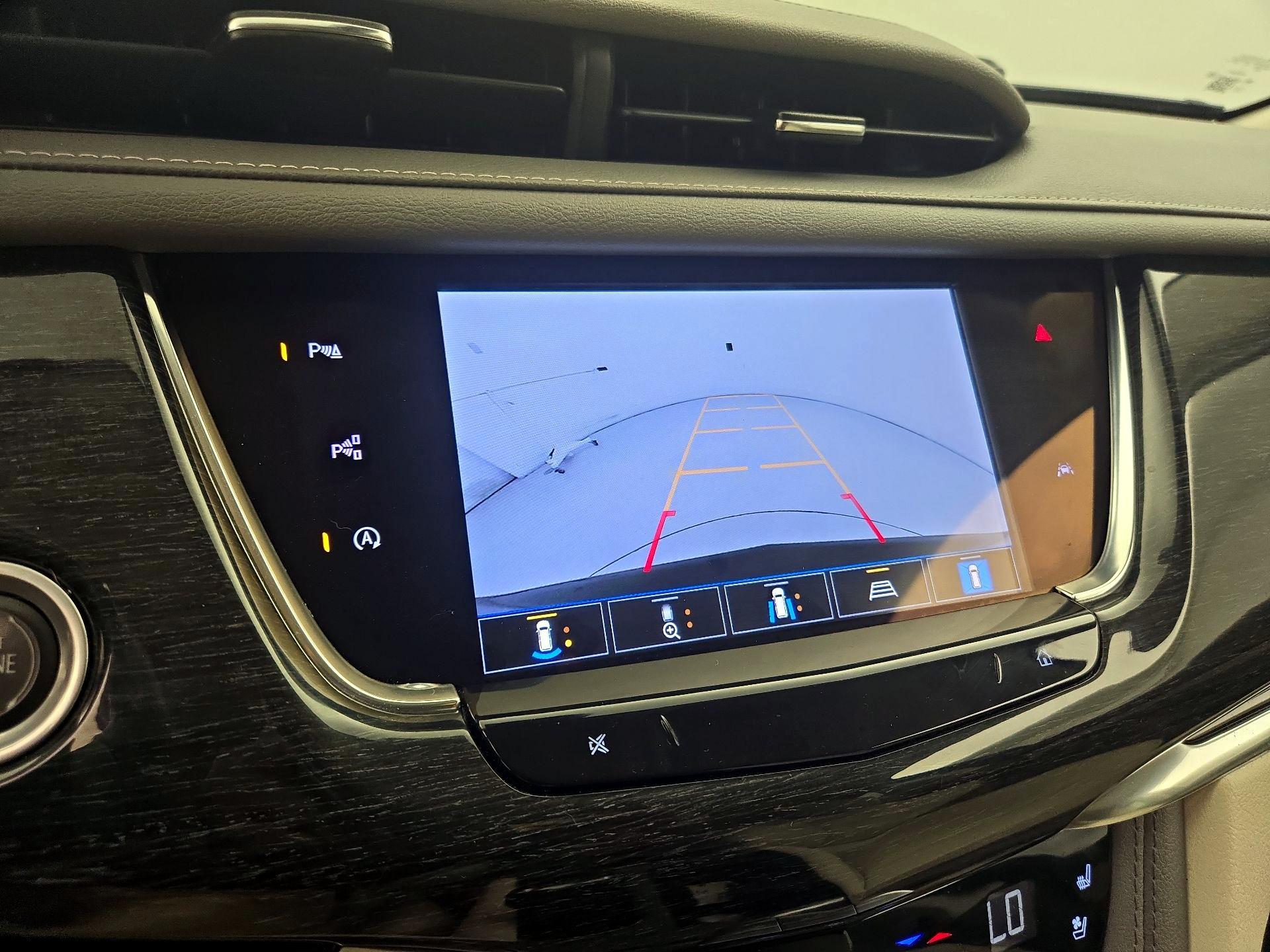 Thumbnail: 2022 Cadillac XT6 - 15