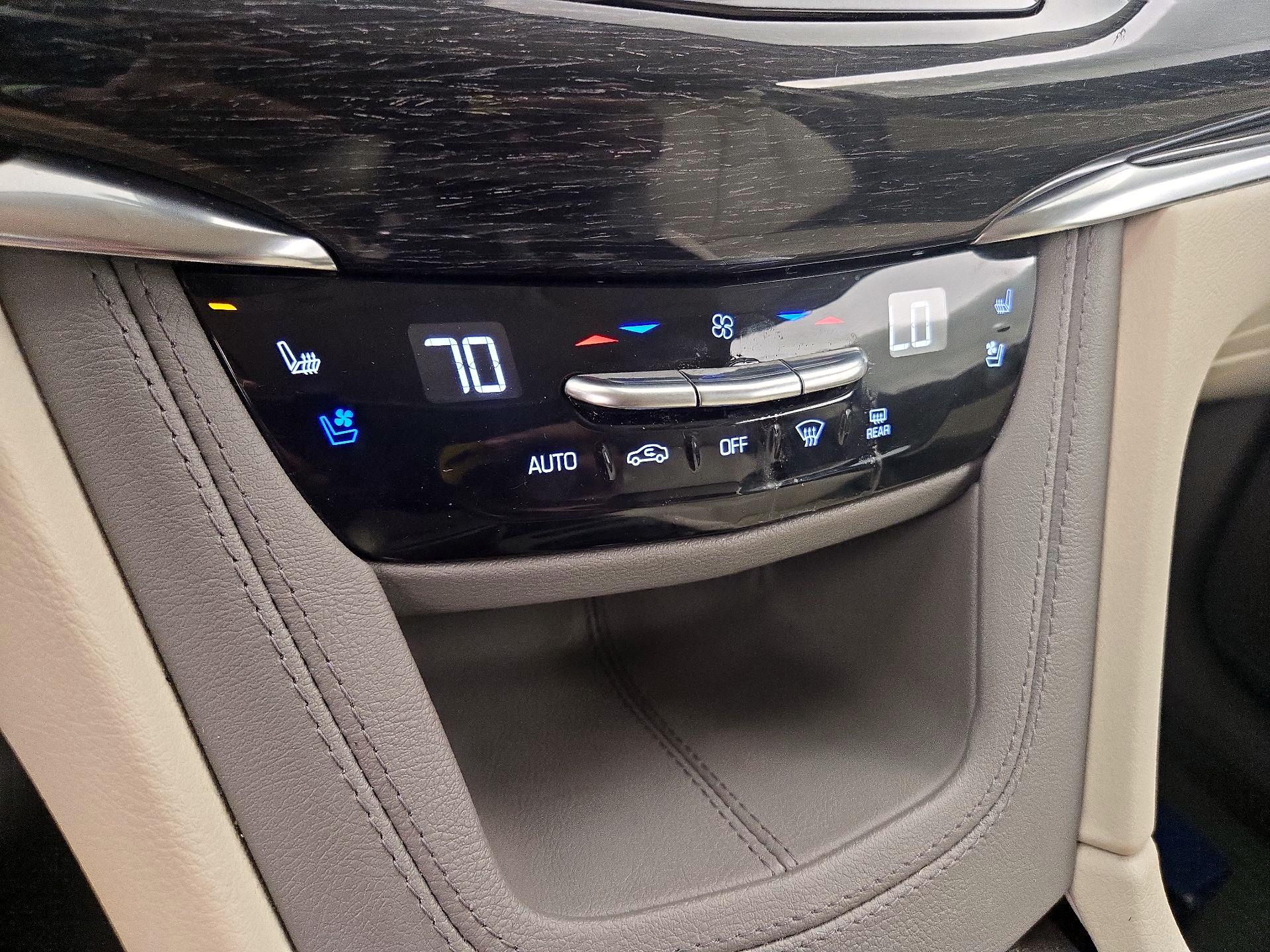 Thumbnail: 2022 Cadillac XT6 - 17