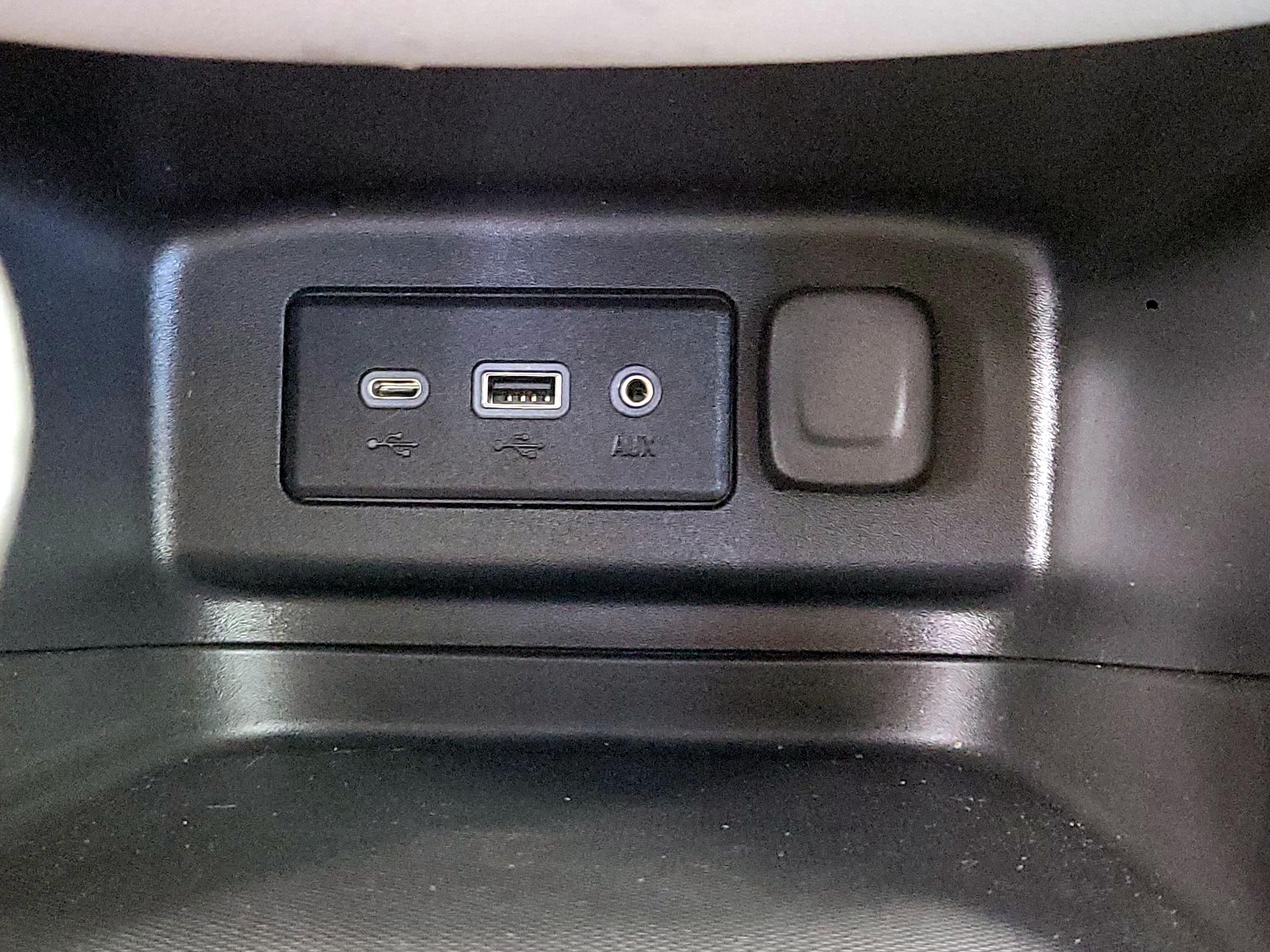 Thumbnail: 2020 Chevrolet Equinox - 18