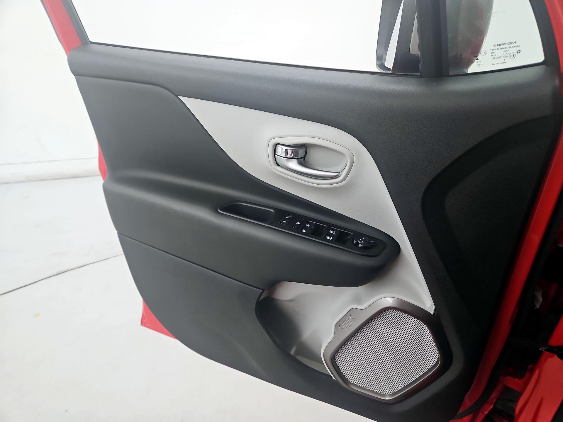 Thumbnail: 2020 Jeep Renegade - 12