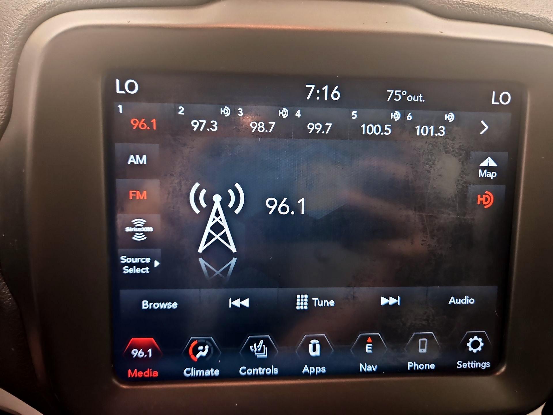 Thumbnail: 2020 Jeep Renegade - 16