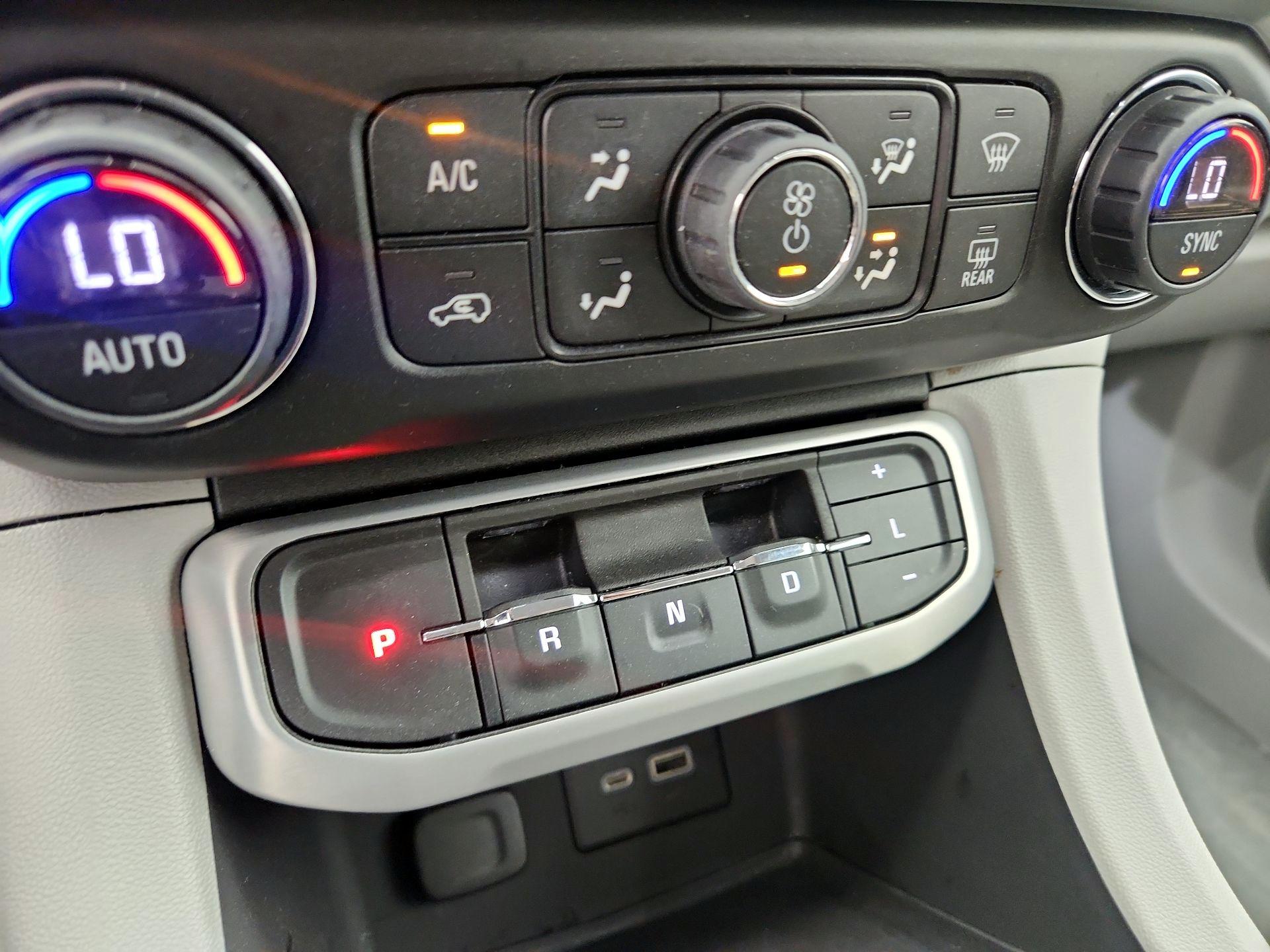 Thumbnail: 2022 GMC Acadia - 17