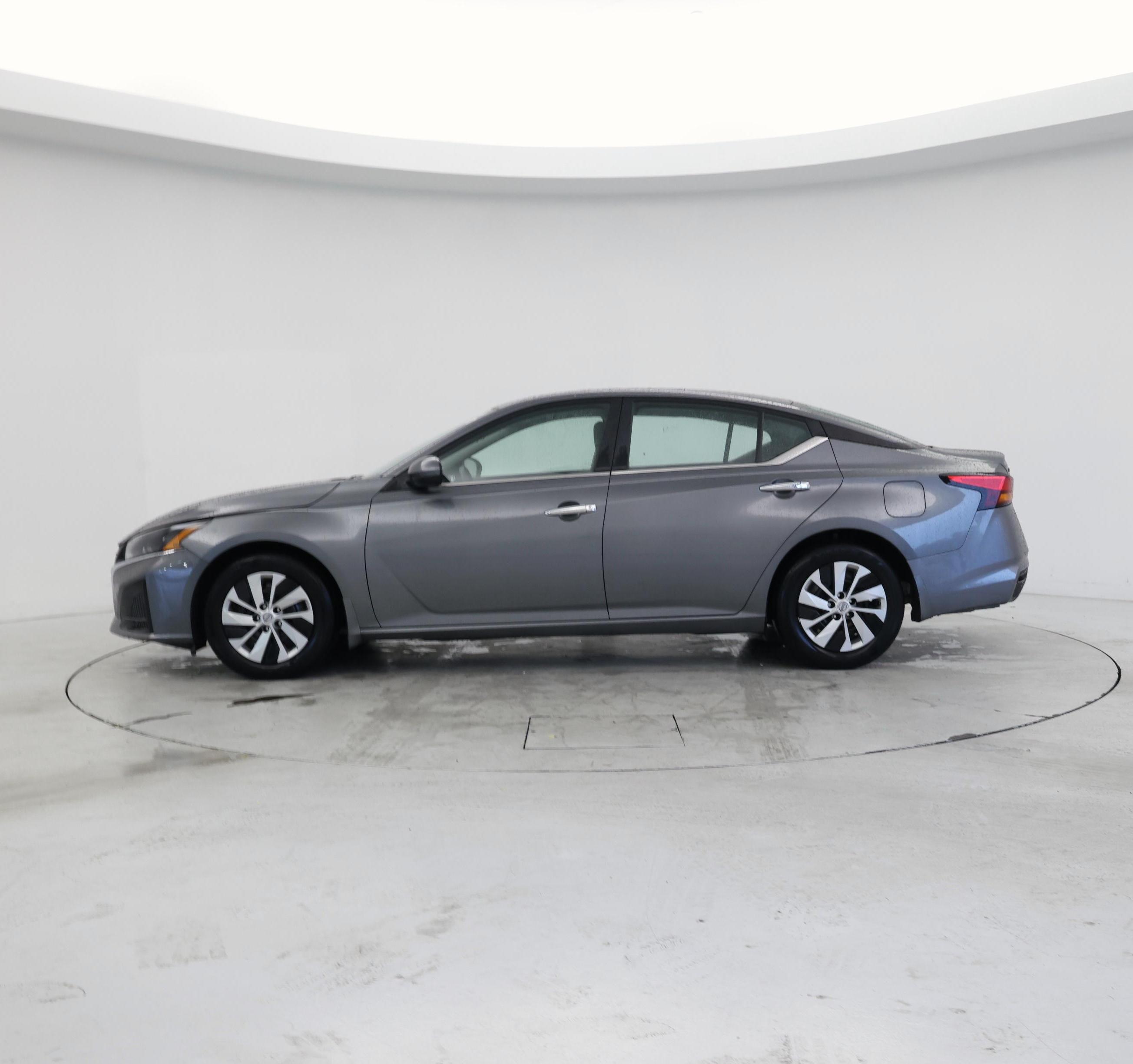 Thumbnail: 2023 Nissan Altima - 3