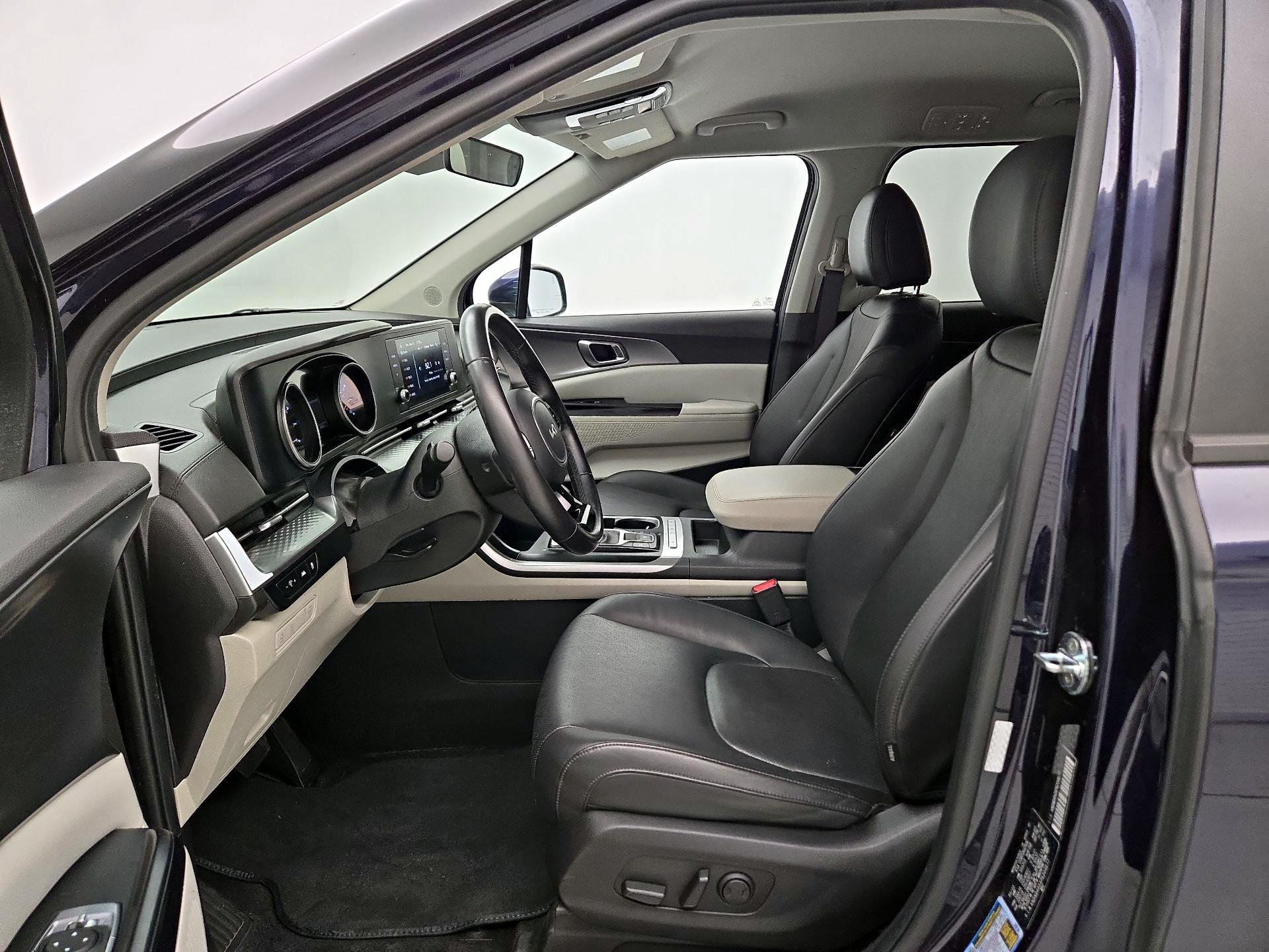 Thumbnail: 2023 Kia Carnival - 11