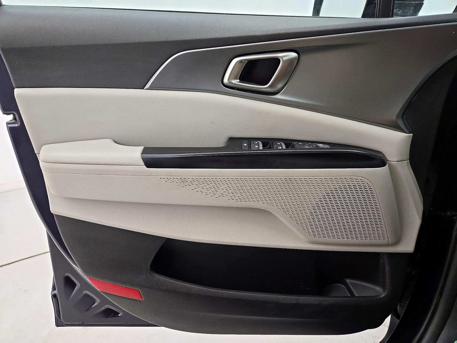 Thumbnail: 2023 Kia Carnival - 12