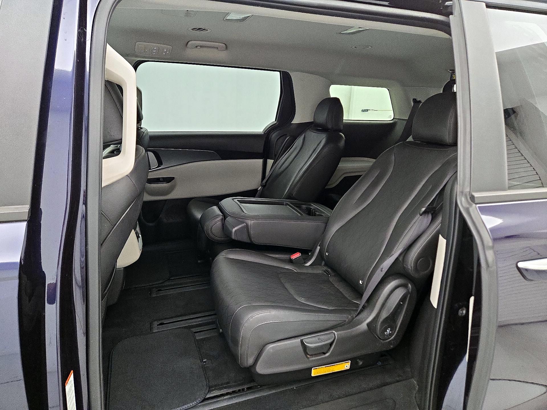 Thumbnail: 2023 Kia Carnival - 19