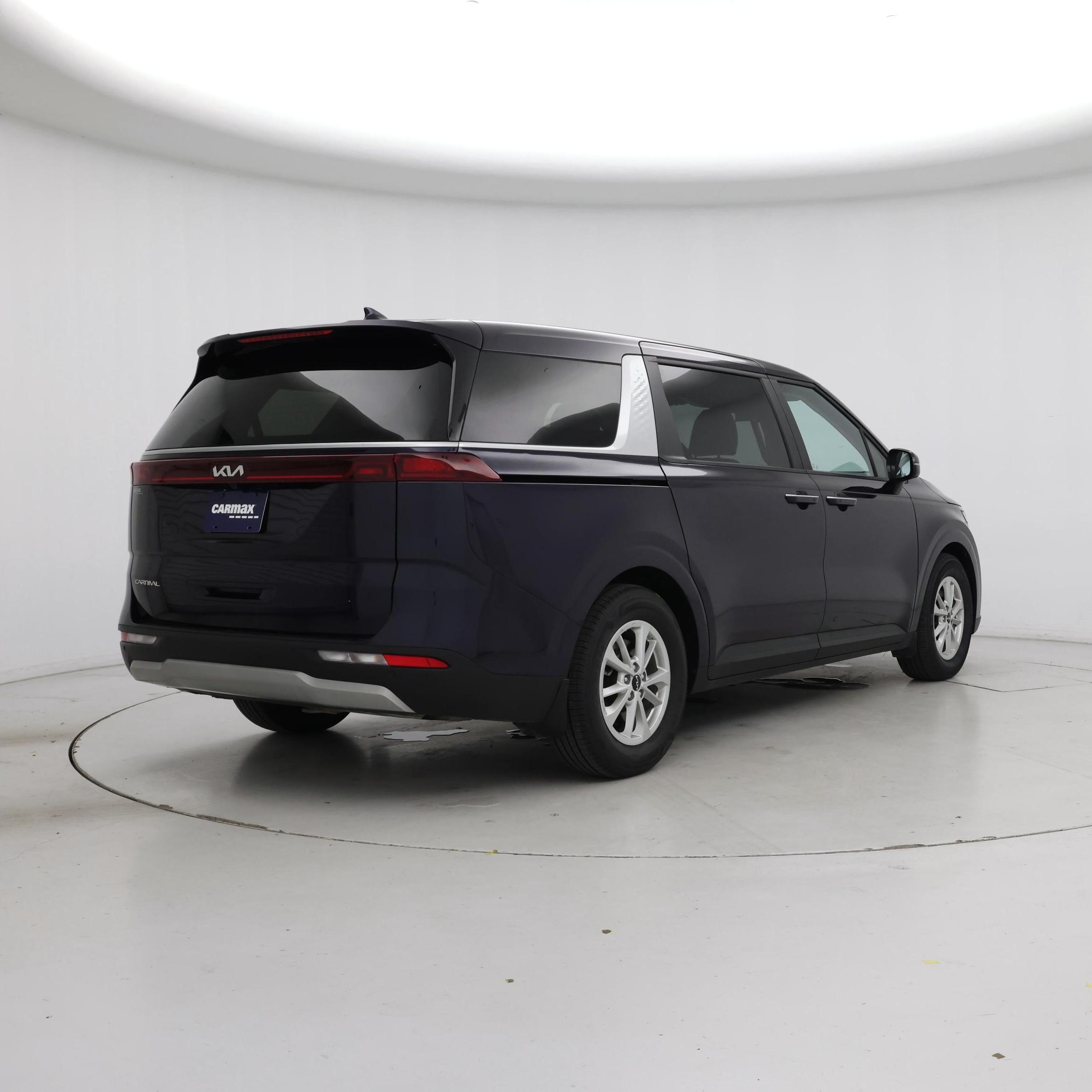 Thumbnail: 2023 Kia Carnival - 8