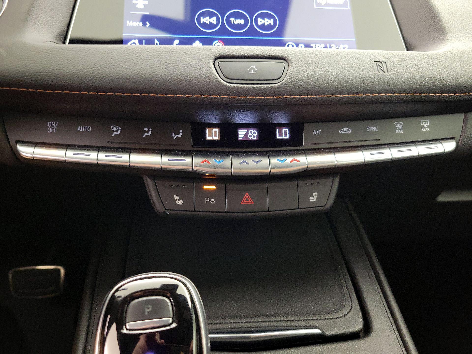 Thumbnail: 2021 Cadillac XT4 - 16