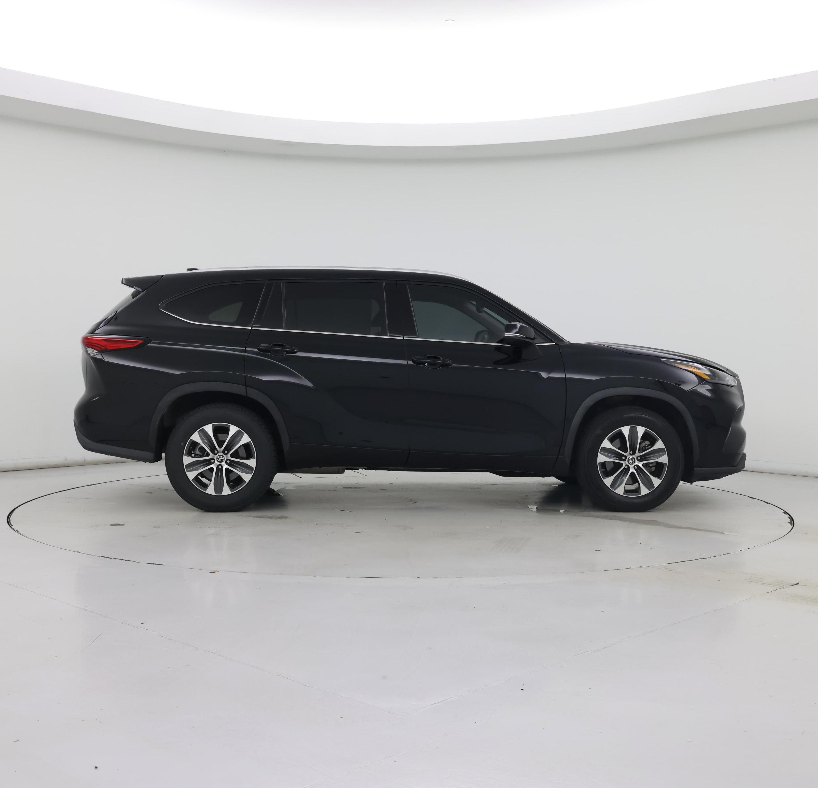 Thumbnail: 2022 Toyota Highlander - 7