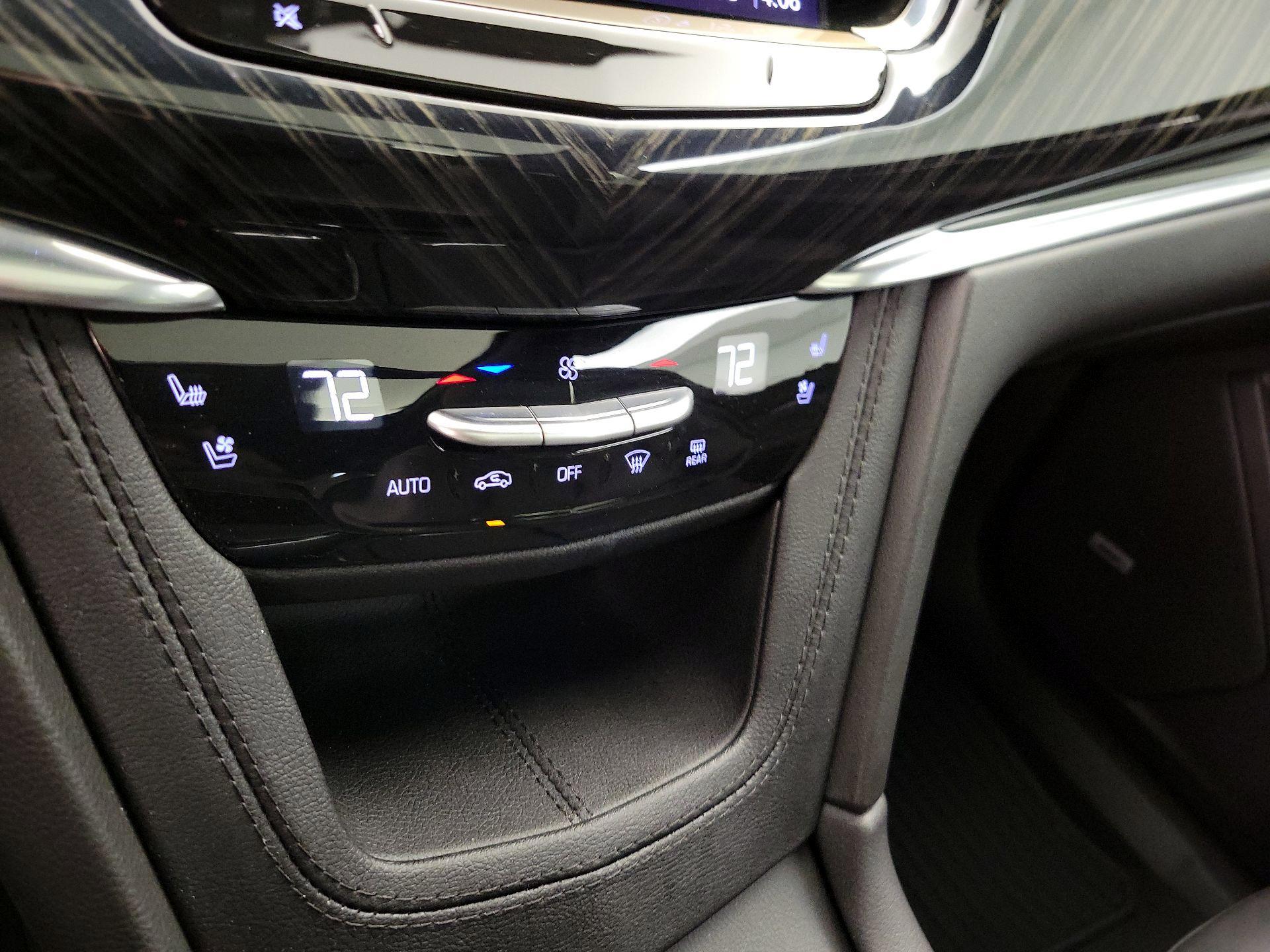 Thumbnail: 2023 Cadillac XT6 - 17