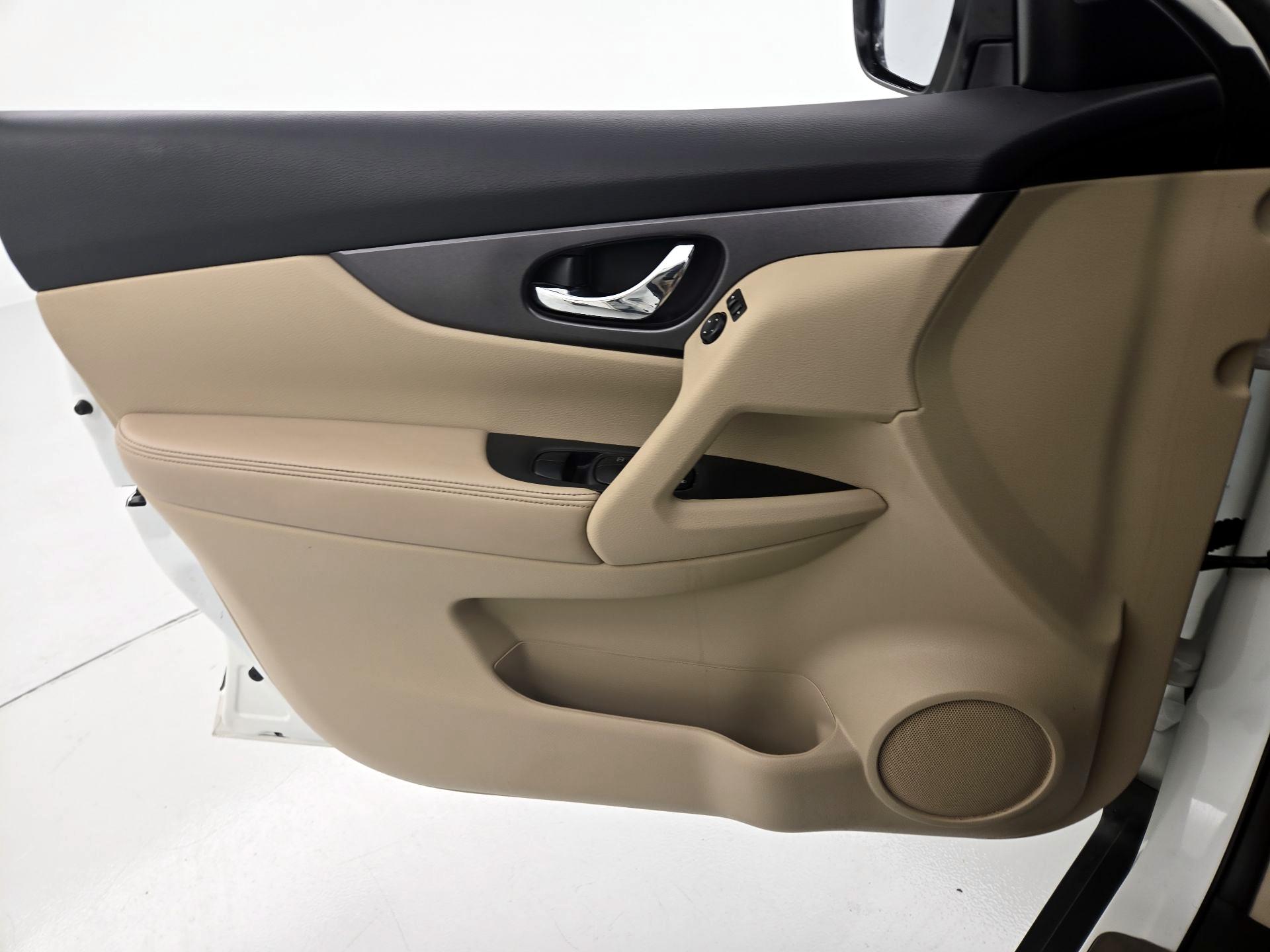 Thumbnail: 2016 Nissan Rogue - 12