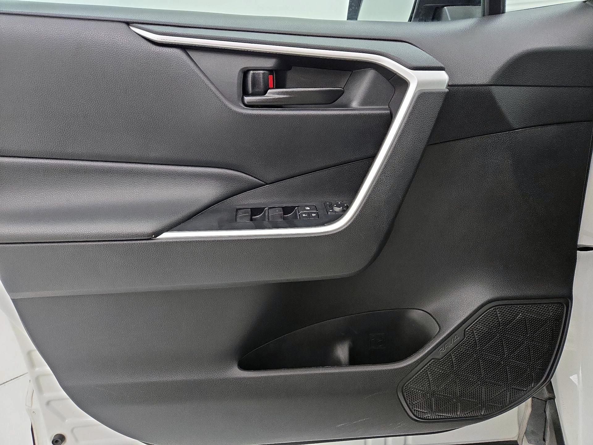 Thumbnail: 2020 Toyota RAV4 - 12