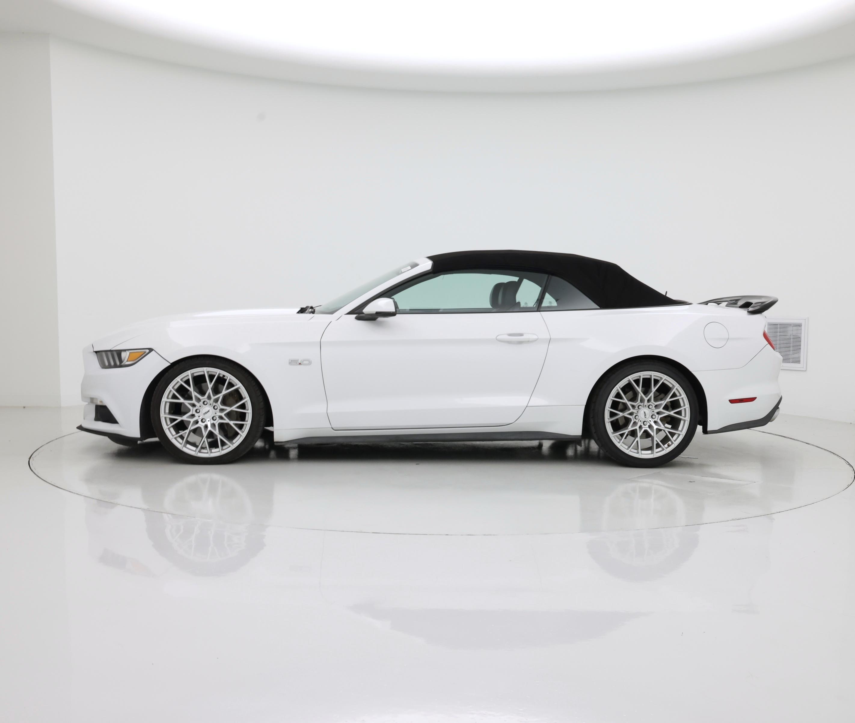 Thumbnail: 2017 Ford Mustang - 3