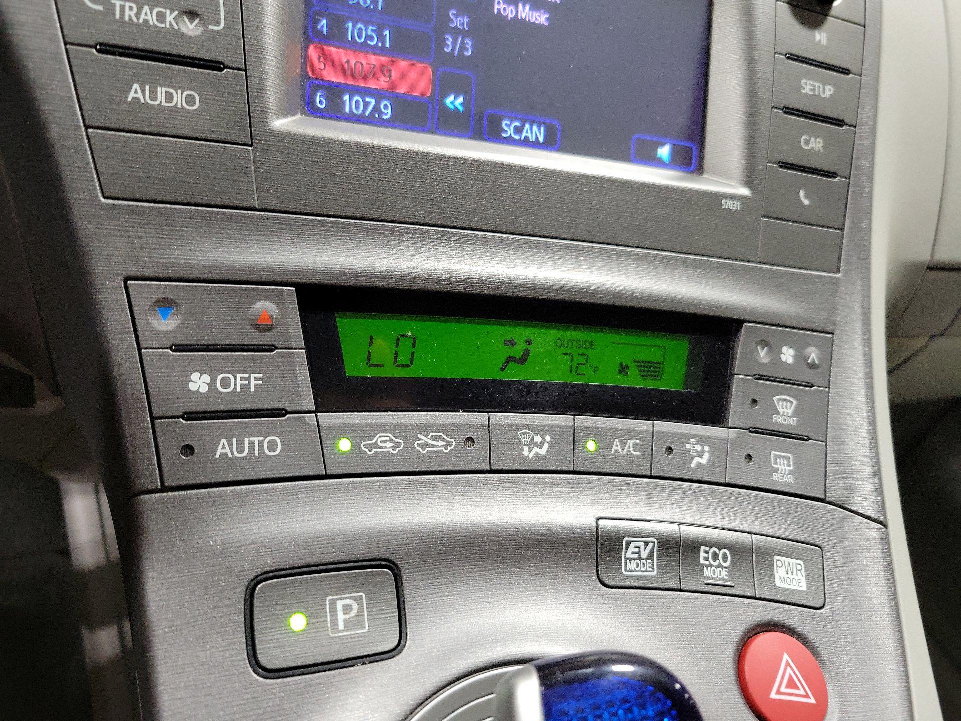 Thumbnail: 2013 Toyota Prius - 15
