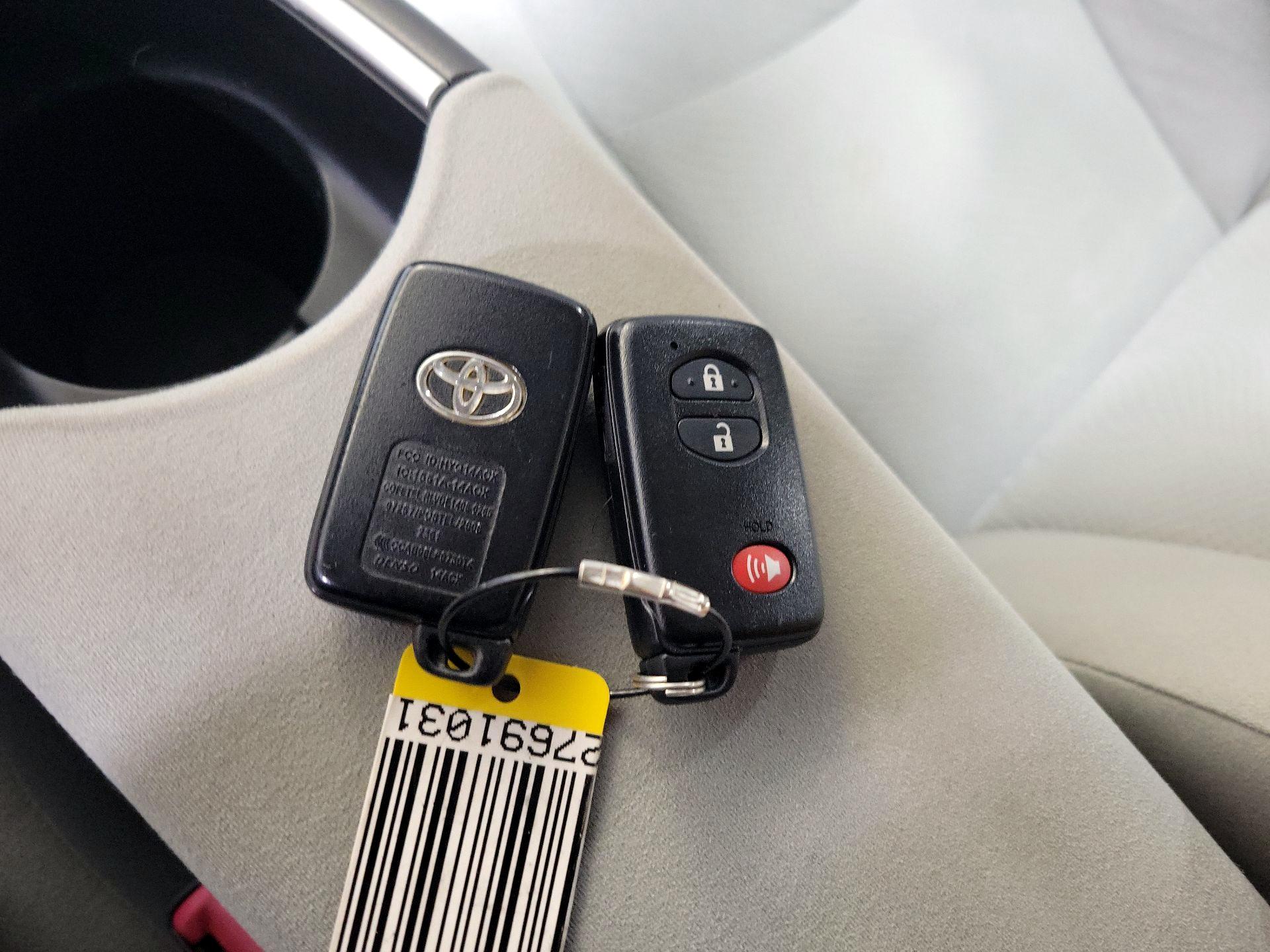 Thumbnail: 2013 Toyota Prius - 20