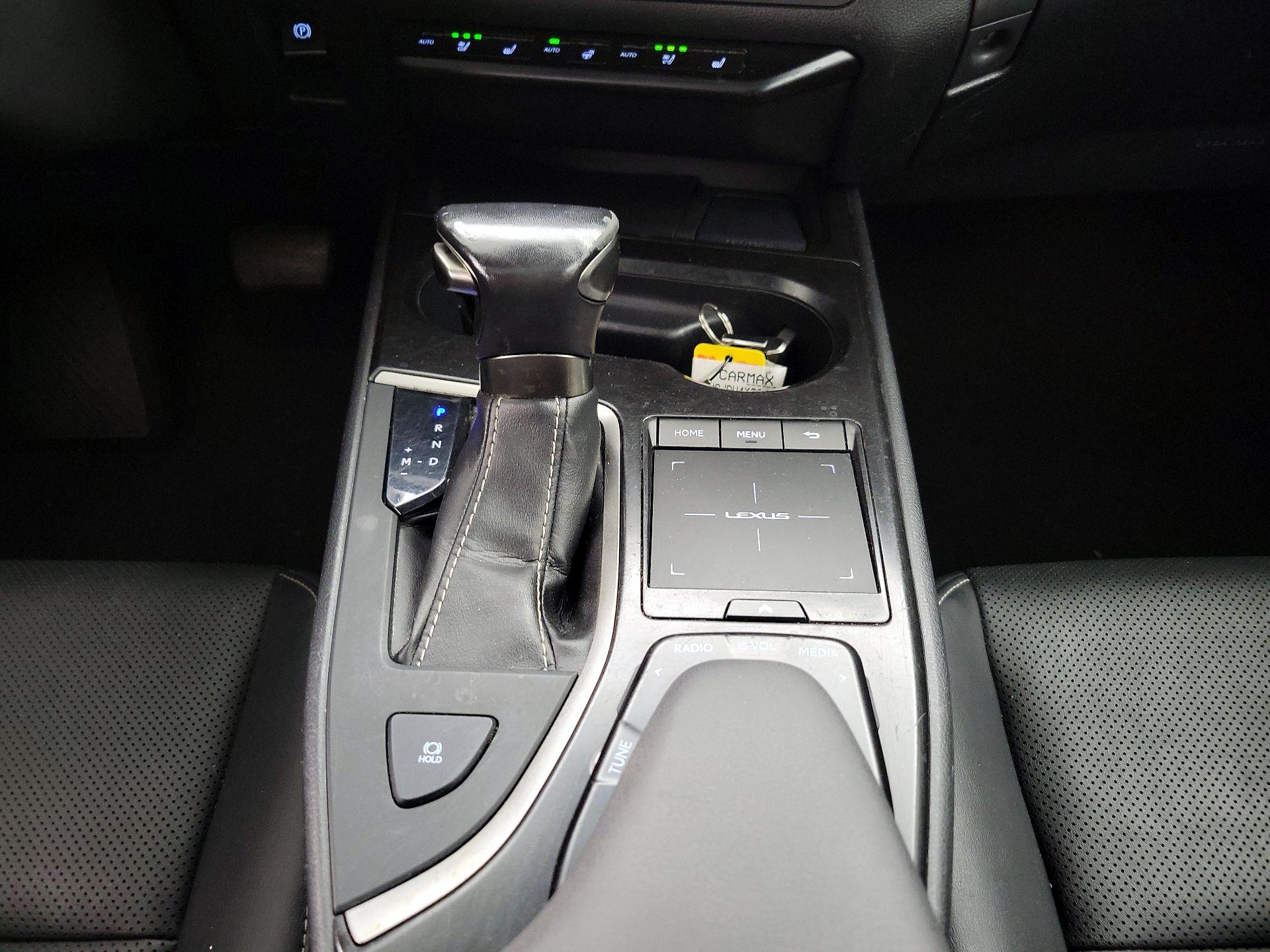 Thumbnail: 2019 Lexus UX - 17